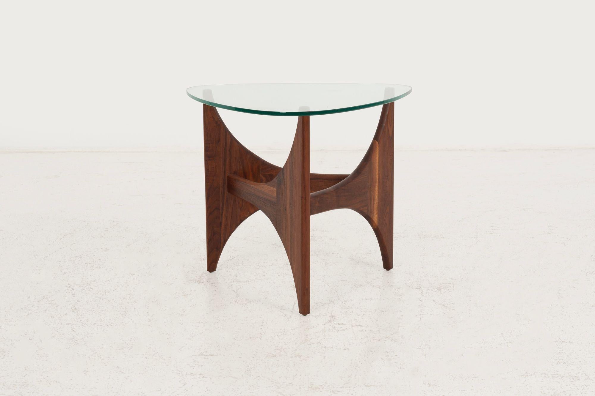 Adrian Pearsall Side Table for Craft Associates in Oiled Walnut, 1965
A striking mid-century modern side table designed by Adrian Pearsall for Craft Associates, circa 1965. The sculptural solid walnut base features three prongs in a warm oiled