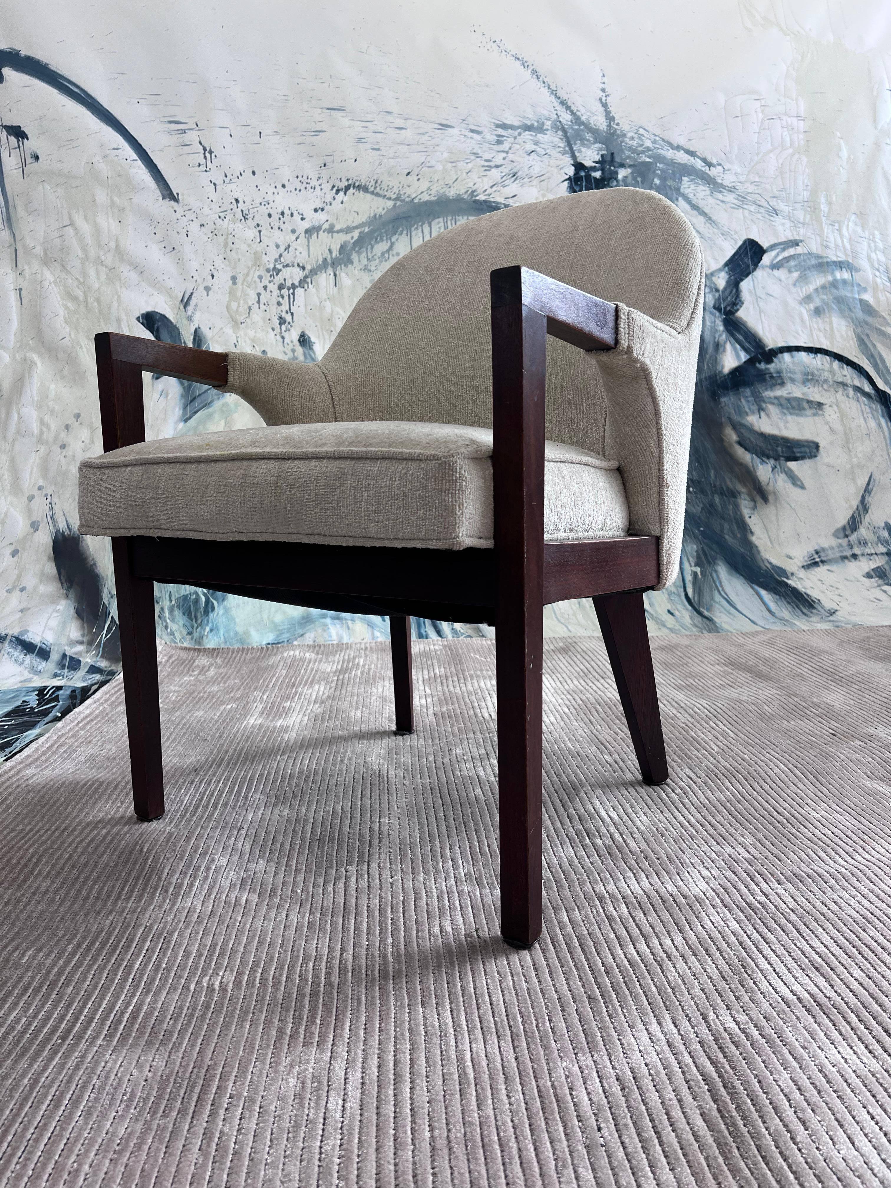 Adrian Pearsall style 1960s Walnut and Ivory fabric lounge chair In Good Condition For Sale In Los Angeles, CA