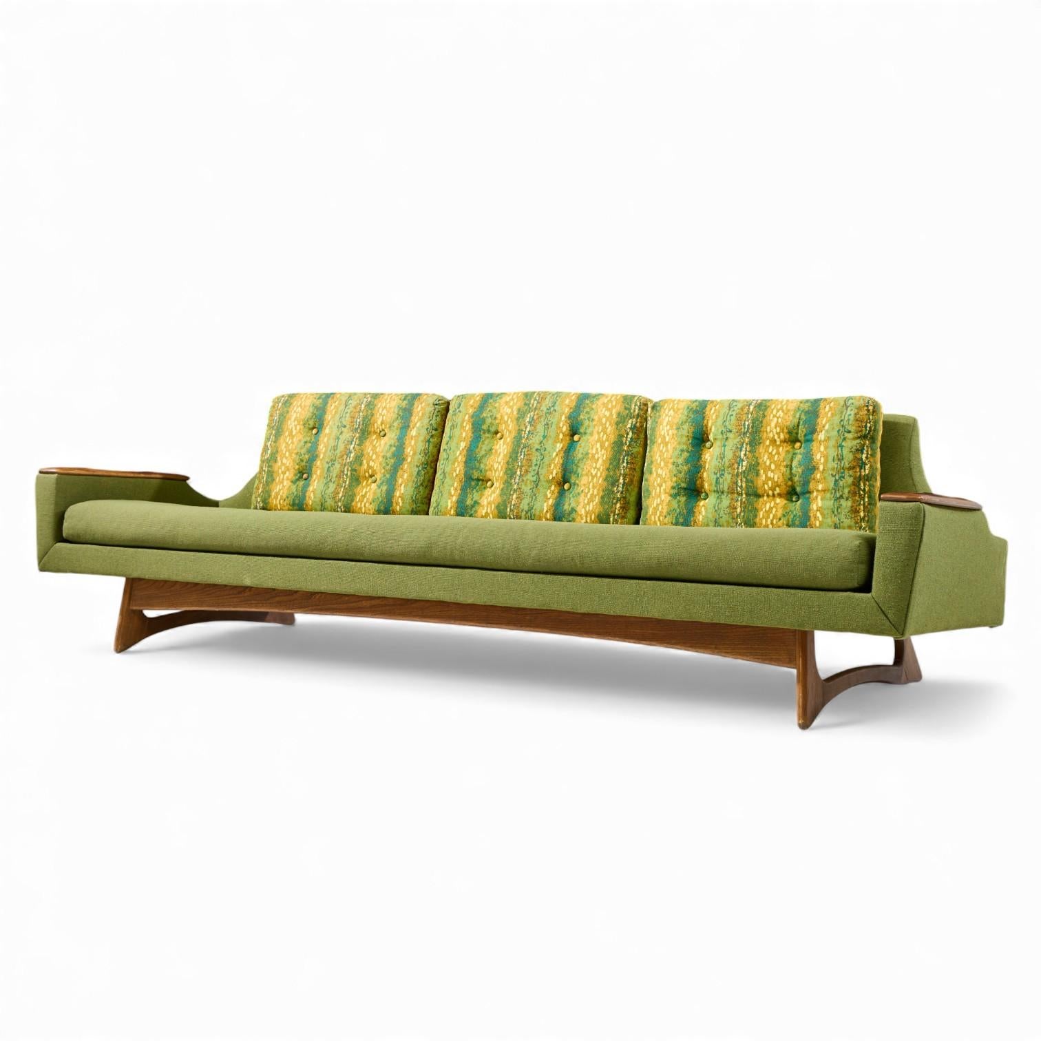 Mid-Century Modern Adrian Pearsall Style Kroehler American Leisure Mid Century Sofa Walnut Sofa en vente
