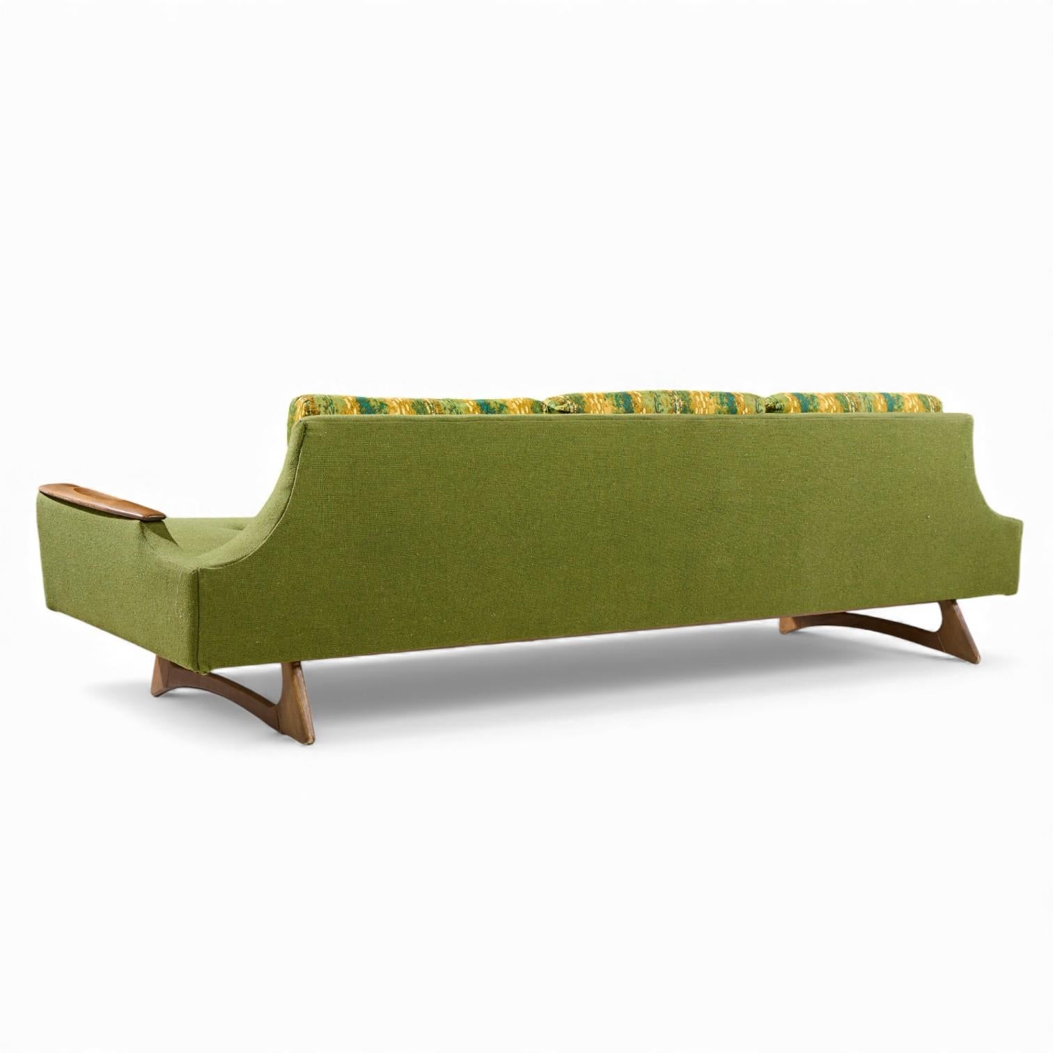 20ième siècle Adrian Pearsall Style Kroehler American Leisure Mid Century Sofa Walnut Sofa en vente