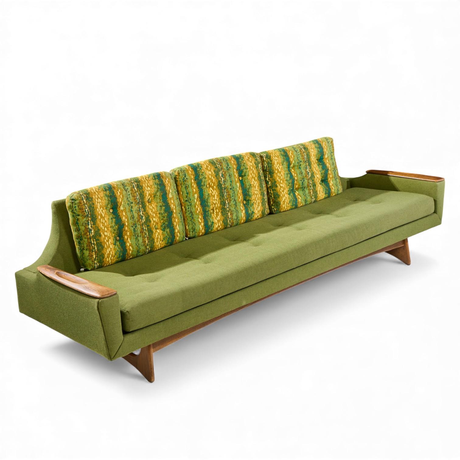 Adrian Pearsall Style Kroehler American Leisure Mid Century Sofa Walnut Sofa en vente 3