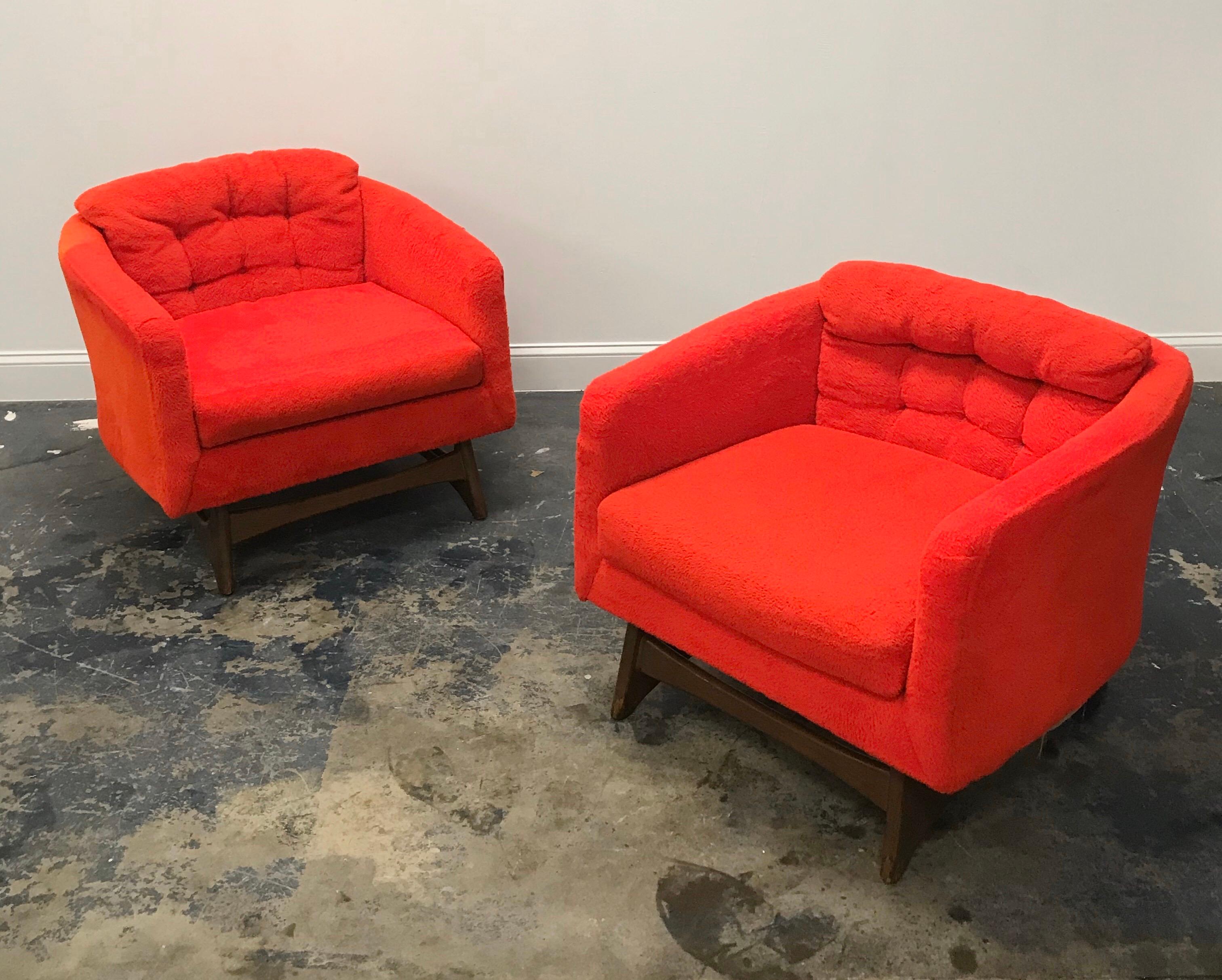 Striking pair of lounge or club chairs reminiscent of Adrian Pearsall’s designs. Chairs feature a sculptural wood base over a deep curved back. Original upholstery in very good condition. Wear to bases.

Measures: 28