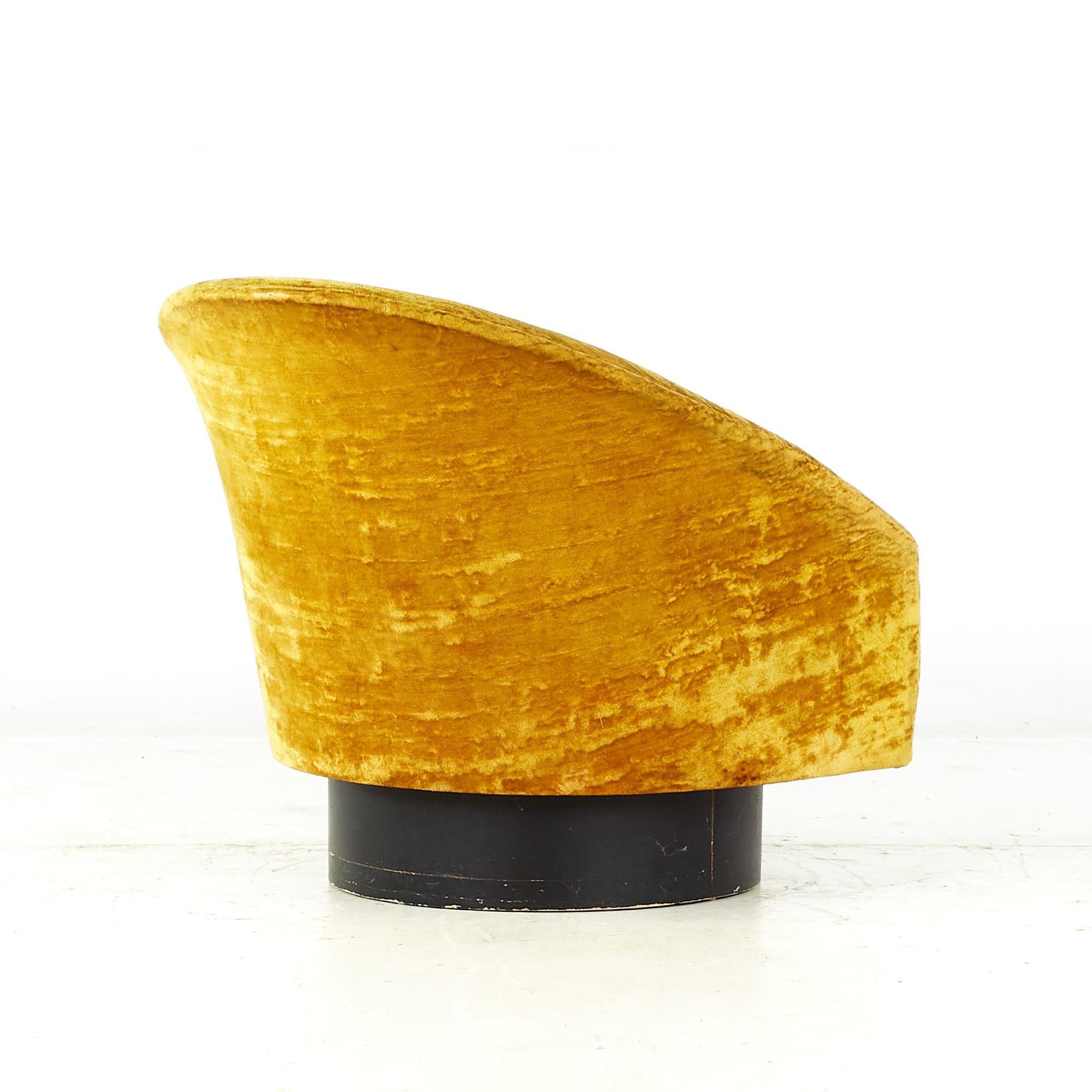 Américain Adrian Pearsall Style Midcentury Gold Swivel Lounge Chair (chaise longue pivotante en or) en vente