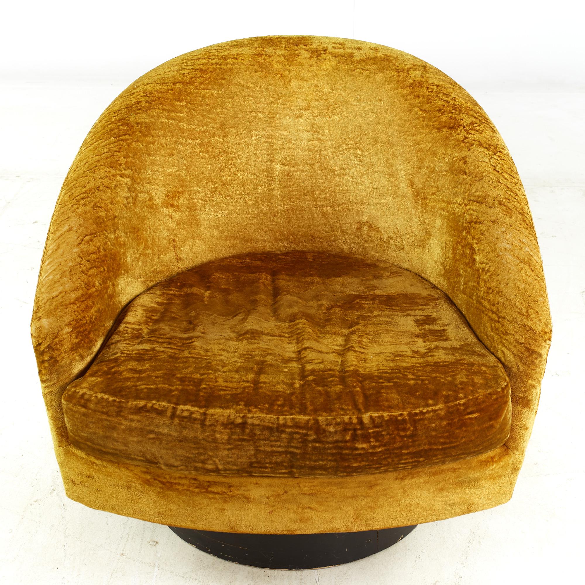 Adrian Pearsall Style Midcentury Gold Swivel Lounge Chair (chaise longue pivotante en or) en vente 2