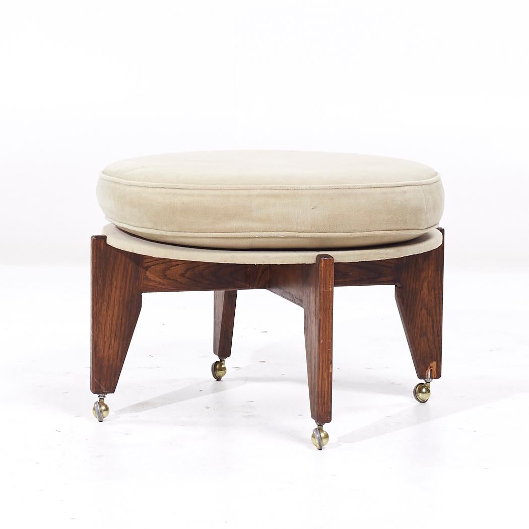 Mid-Century Modern Adrian Pearsall Style Mid Century Ottoman en noyer en vente