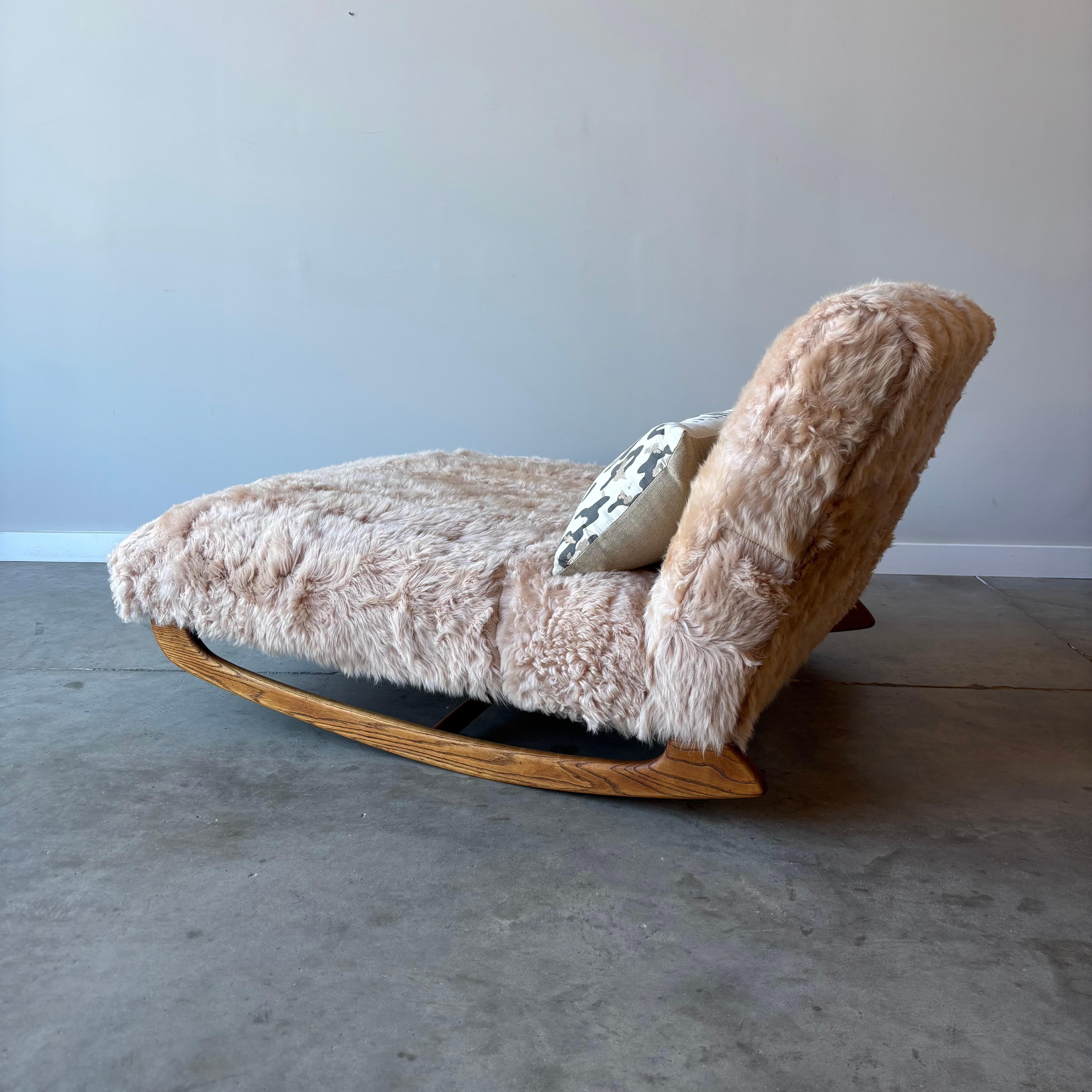 Adrian Pearsall Style Rocking Chaise in Blush Sheepskin In Good Condition In Raleigh, NC