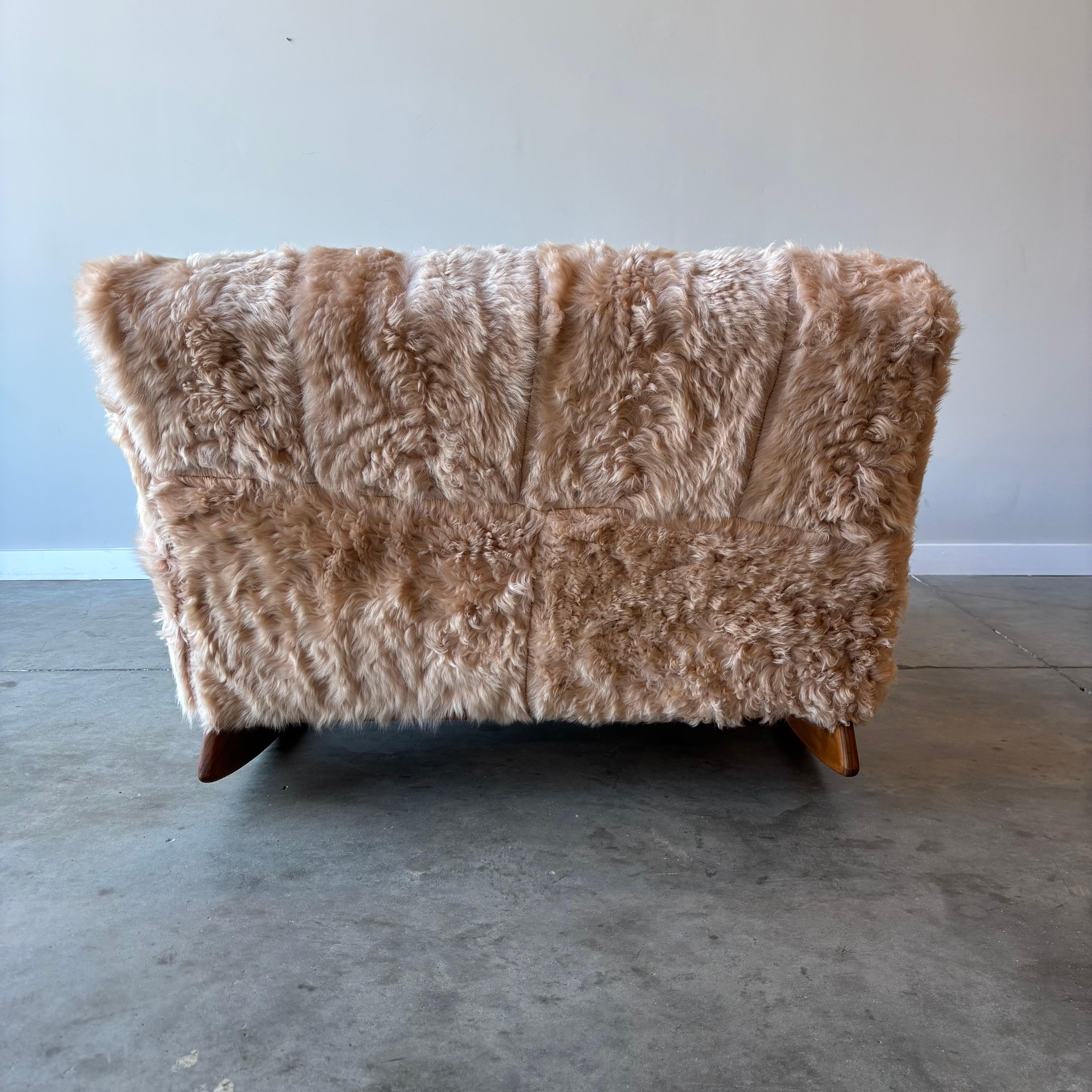 Late 20th Century Adrian Pearsall Style Rocking Chaise in Blush Sheepskin