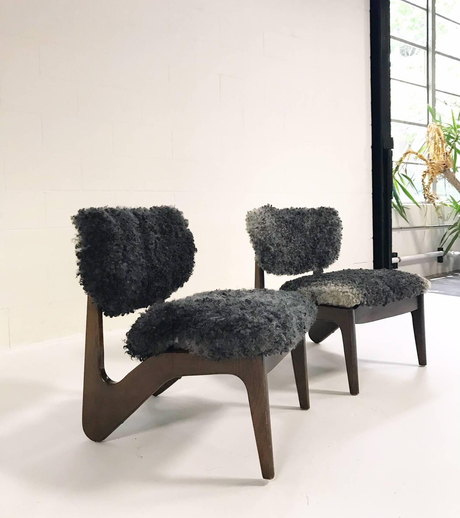 Adrian Pearsall Style Sculptural Chairs Restored in Gotland Sheepskin, Pair In Excellent Condition In SAINT LOUIS, MO