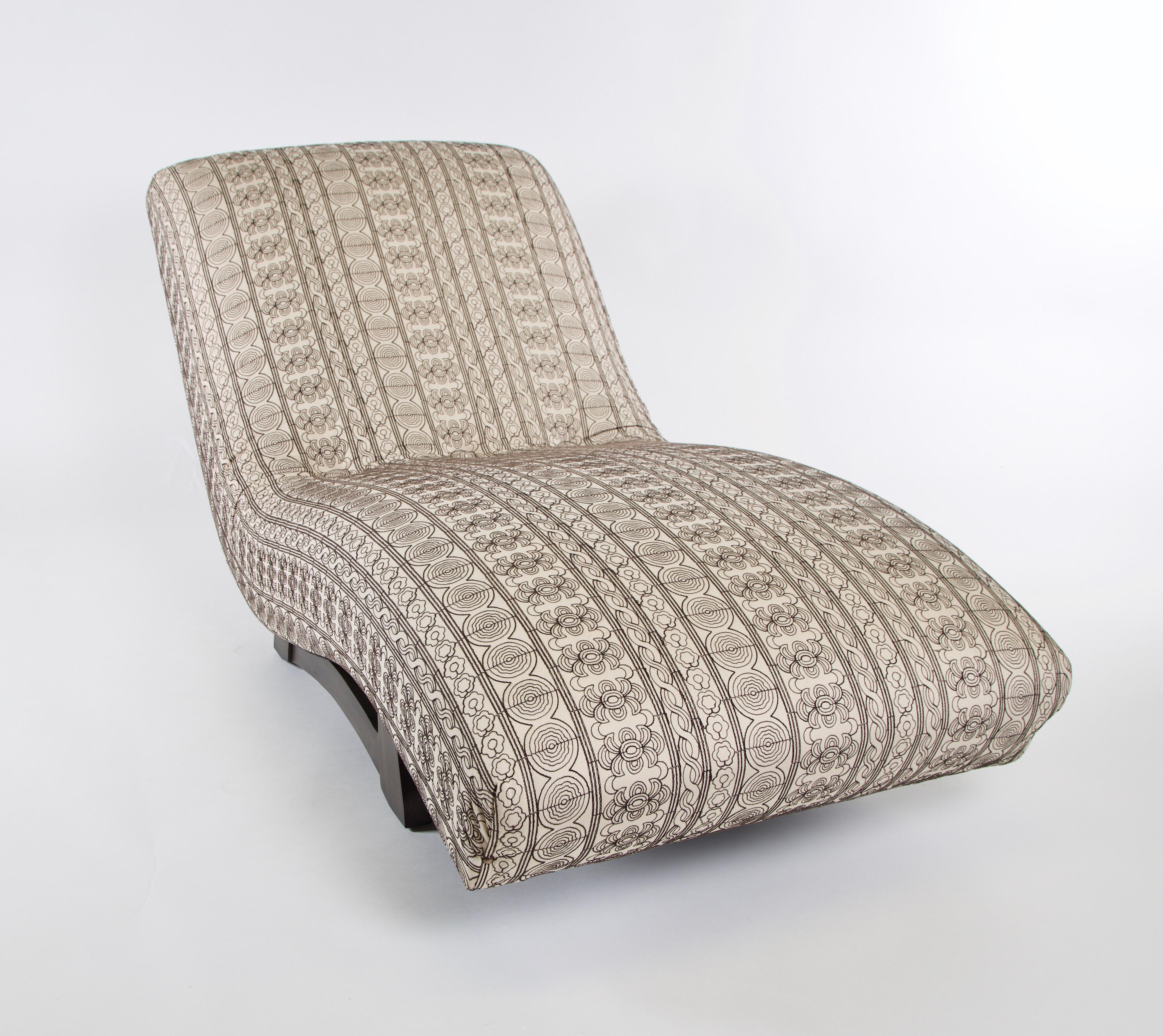 Newly restored wave chaise in the style of Adrian Pearsall. Upholstered in a creme fabric with black threading stitched in an all-over geometric pattern.