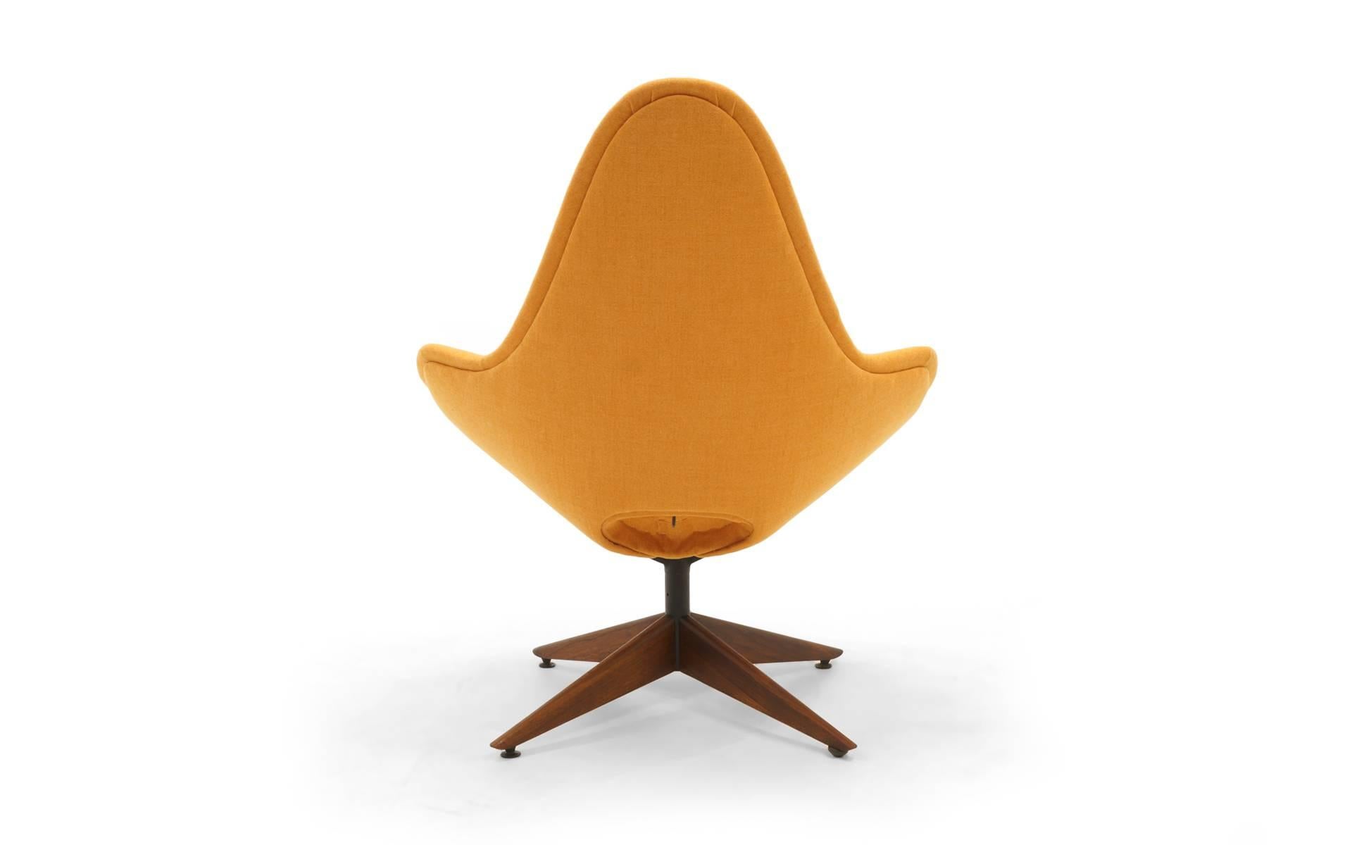 Adrian Pearsall Swivel Lounge Chair, Completely Restored, Very Rare In Excellent Condition In Kansas City, MO