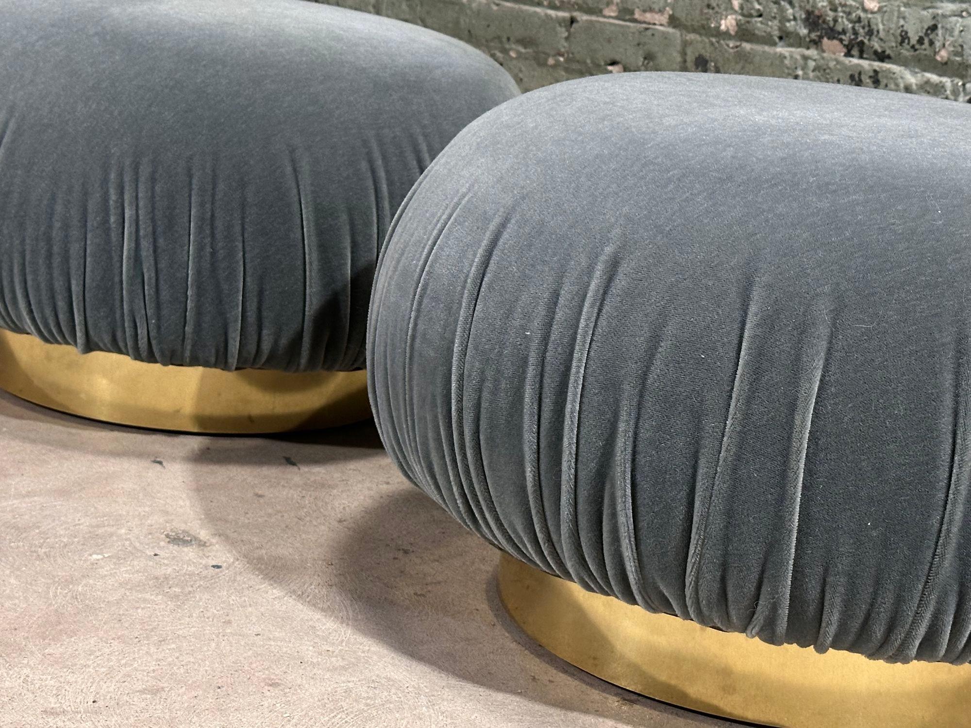 Fin du 20e siècle Ottomans pivotants Adrian Pearsall avec bases en laiton, 1980 en vente