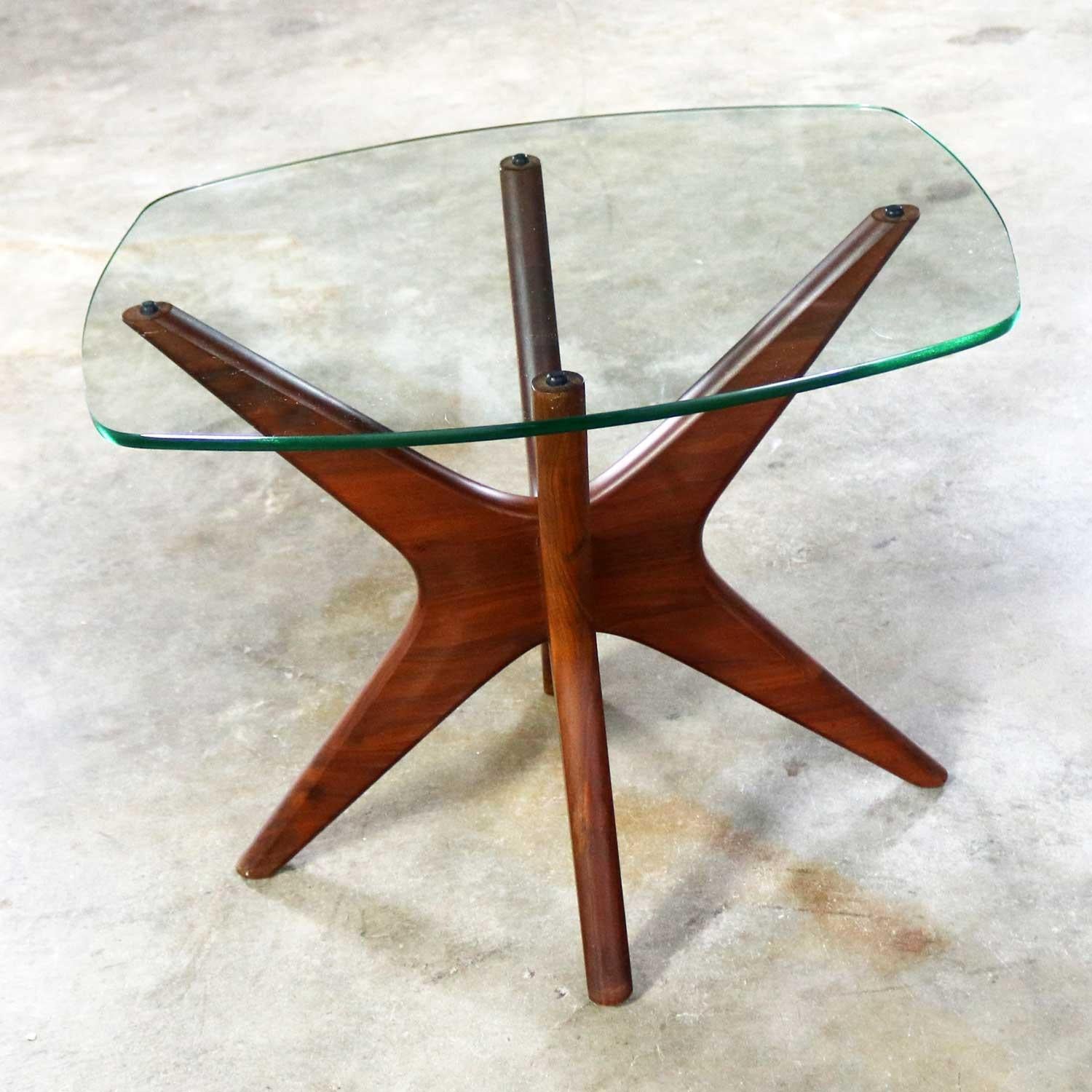Handsome iconic Mid-Century Modern Jacks side or end table by Adrian Pearsall for Craft Associates in walnut with glass top. This fabulous table is in wonderful original vintage condition. It does have a couple nicks in the legs as you would expect