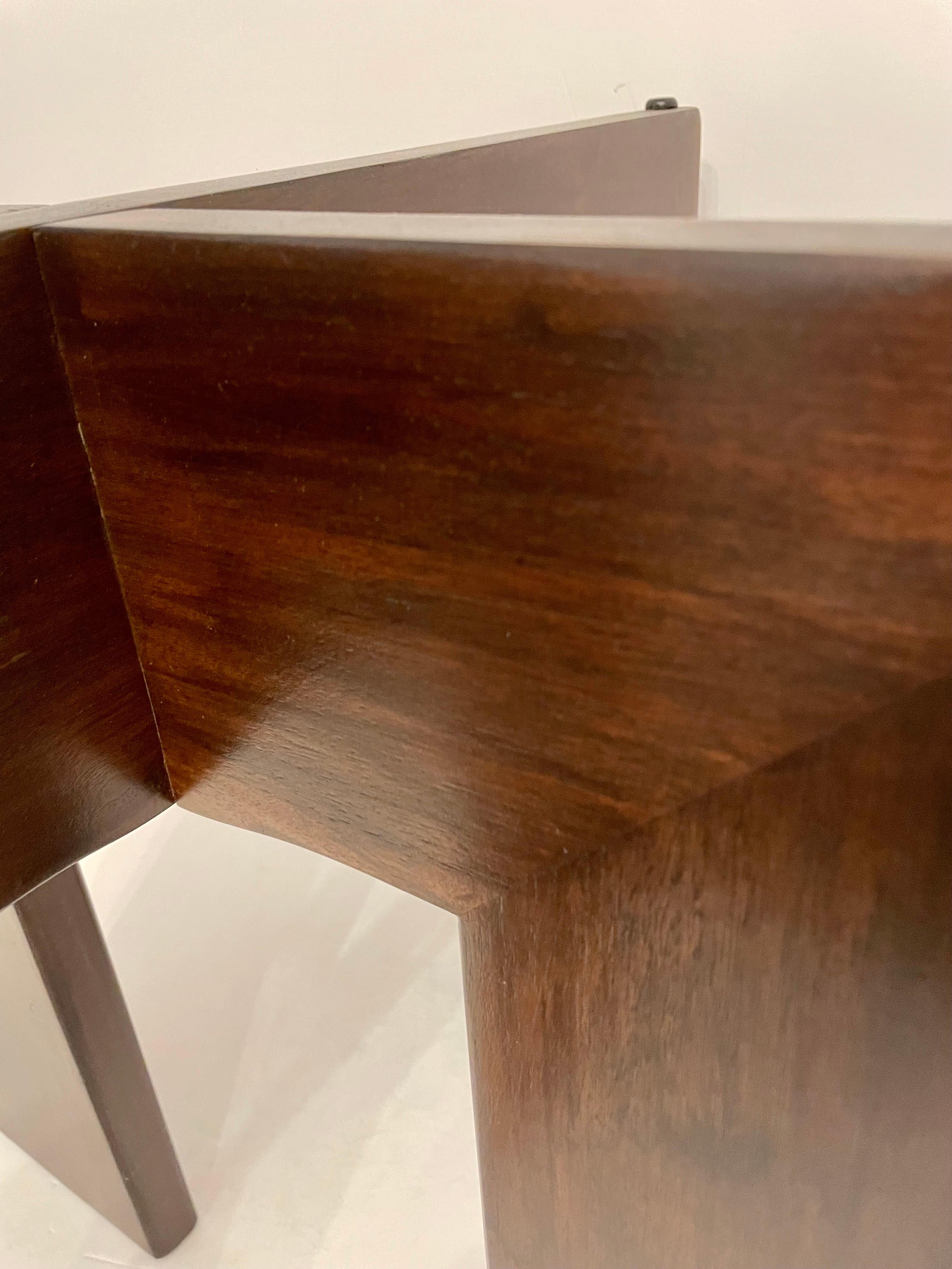 Table d'appoint Adrian Pearsall en noyer et verre en vente 4