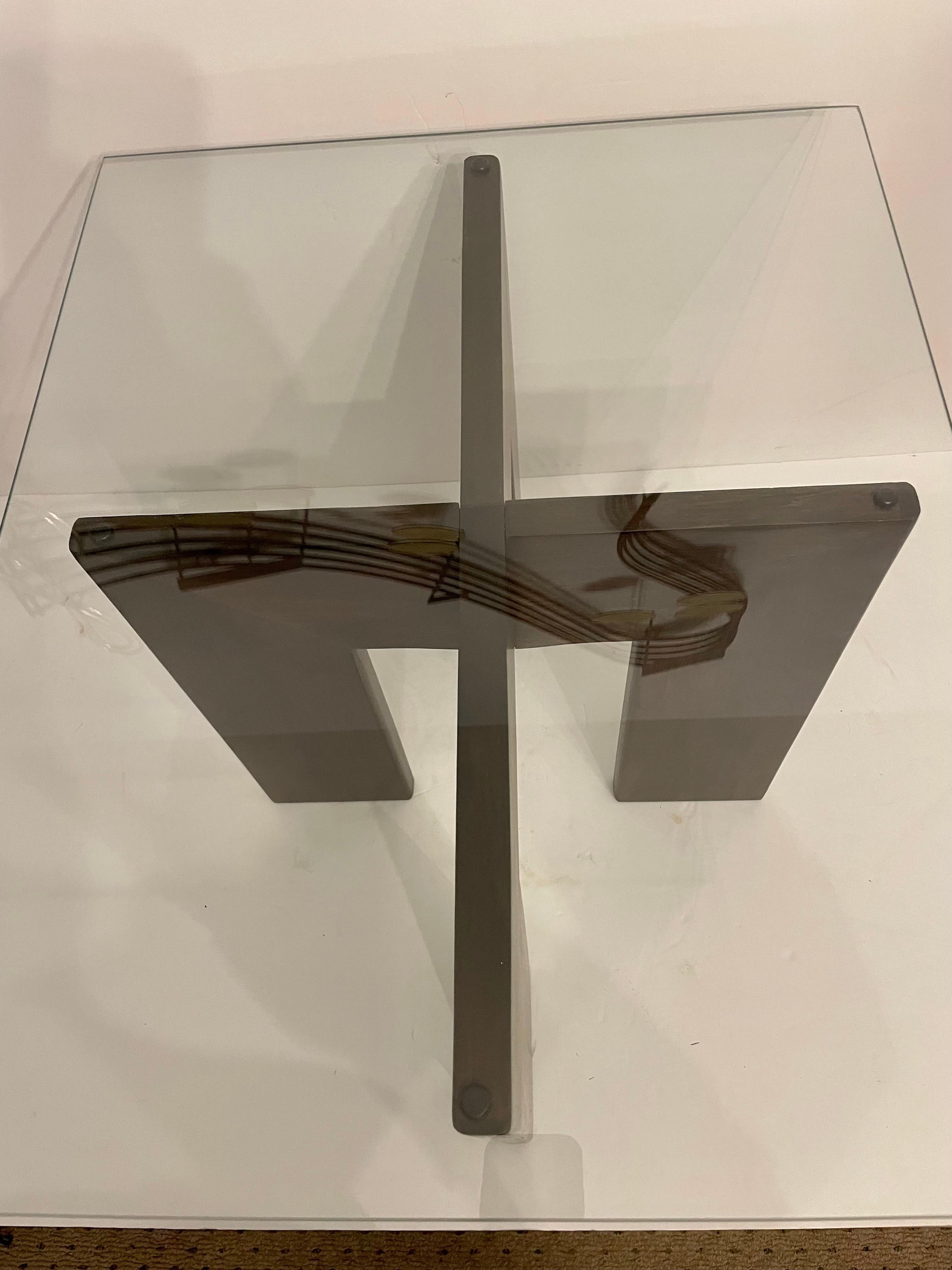 Américain Table d'appoint Adrian Pearsall en noyer et verre en vente