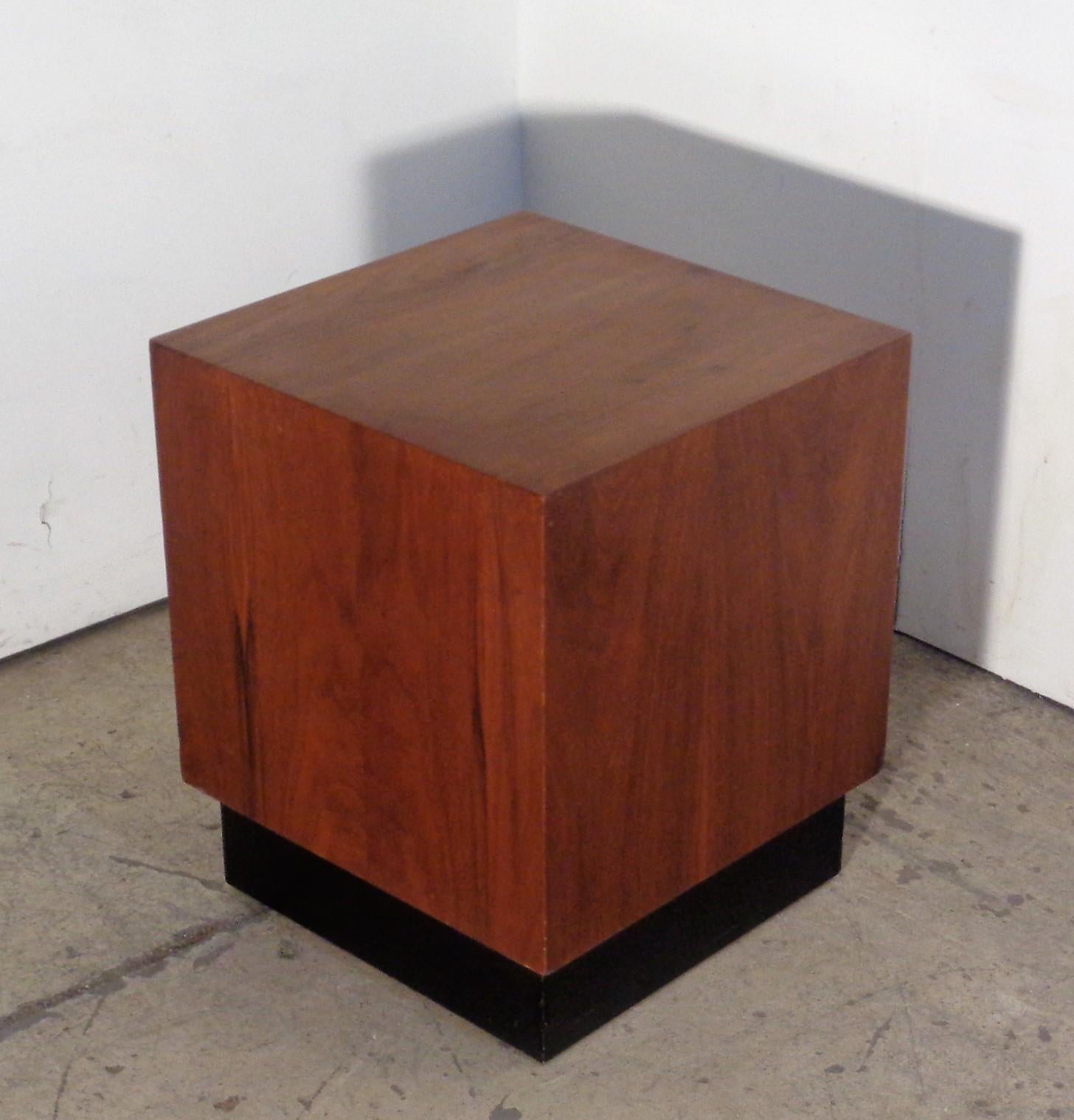 Adrian Pearsall floating walnut cube table in original finish w/ black painted recessed base and nicely figured grain to walnut veneer. Good looking Minimalist design. Measures 16