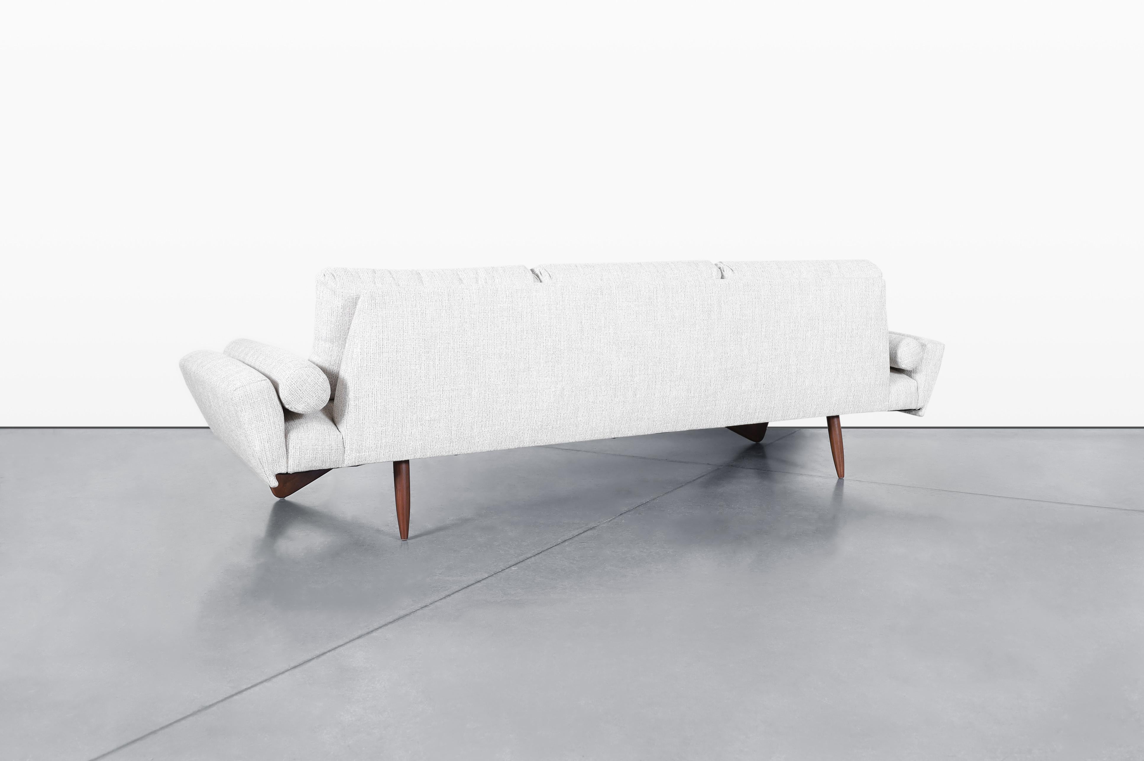 Adrian Pearsall Walnut “Gondola” Sofa for Craft Associates For Sale 3