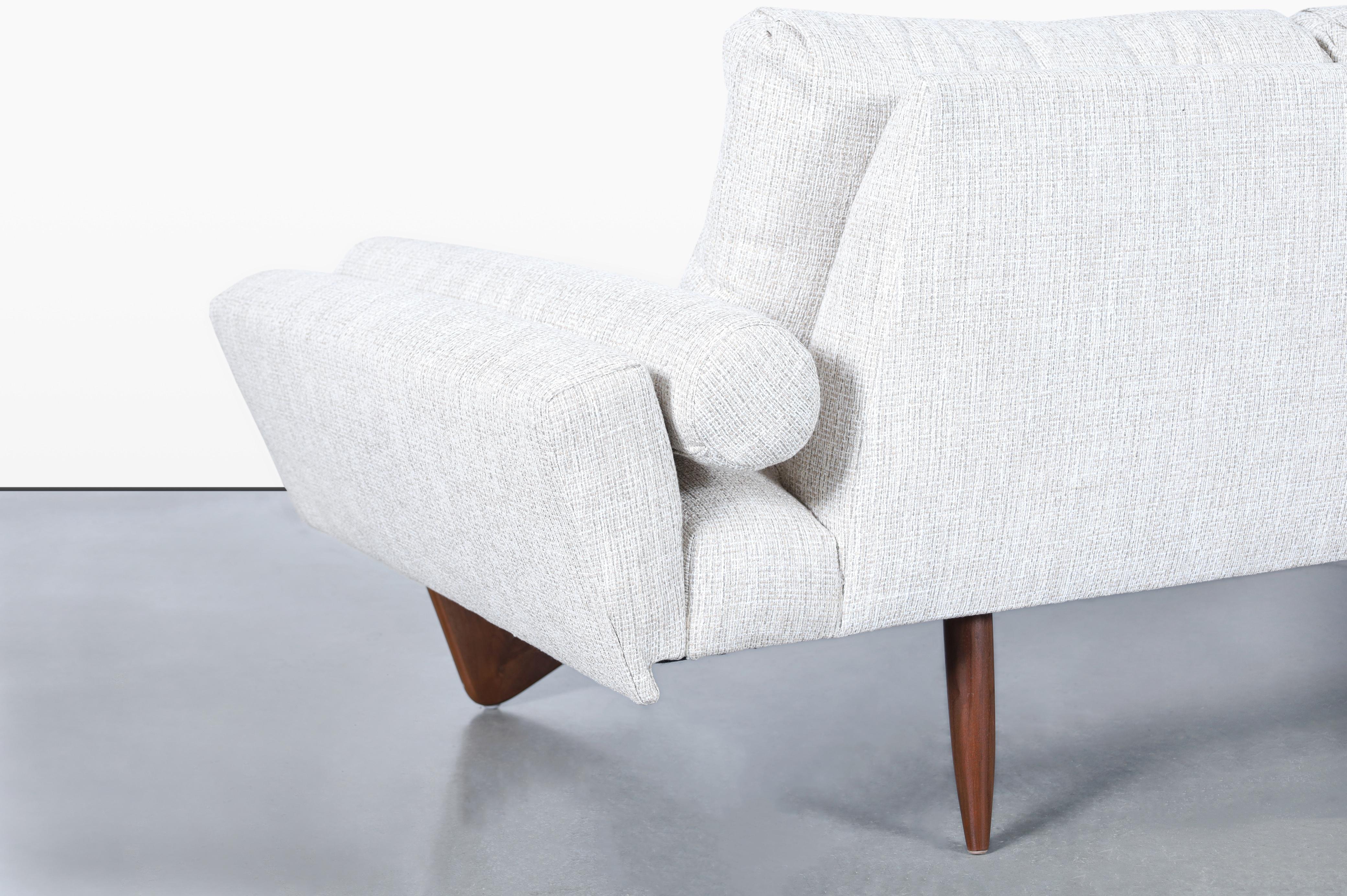 Adrian Pearsall Walnut “Gondola” Sofa for Craft Associates For Sale 4