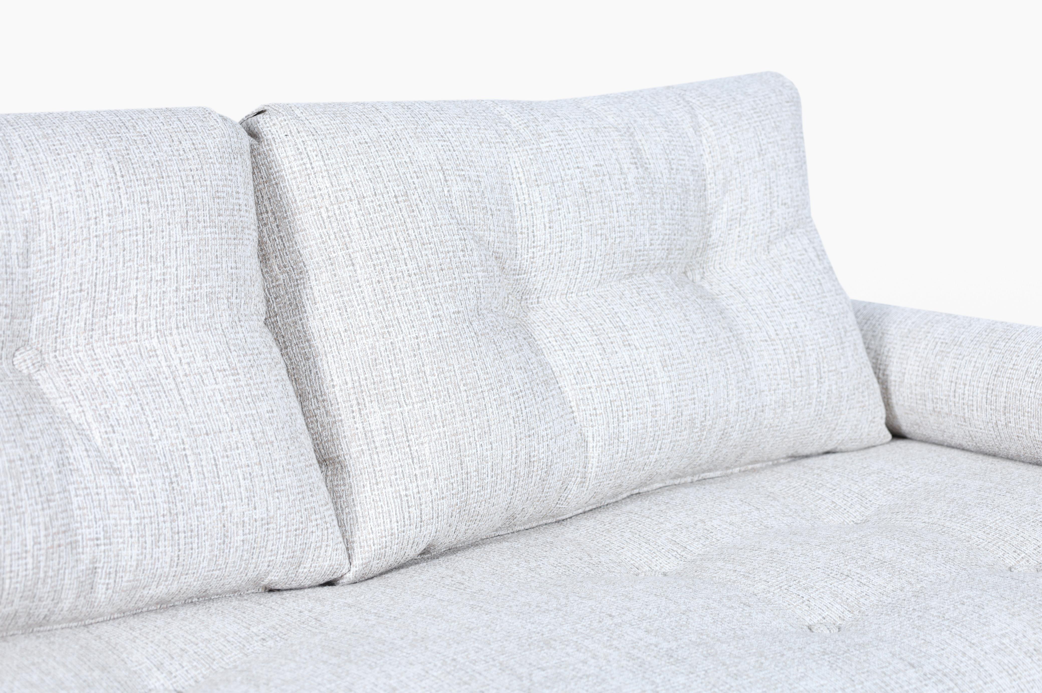 Adrian Pearsall Walnut “Gondola” Sofa for Craft Associates In Excellent Condition For Sale In North Hollywood, CA