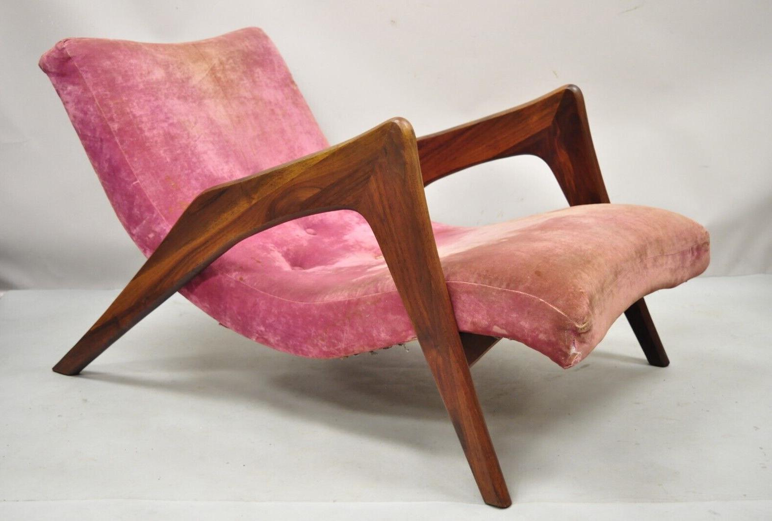Adrian Pearsall walnut Grasshopper chaise lounge chair mid century. Item features solid wood frame, beautiful wood grain, tapered legs, quality American craftsmanship, sleek sculptural form. Circa mid 20th century. Measurements: 28.5