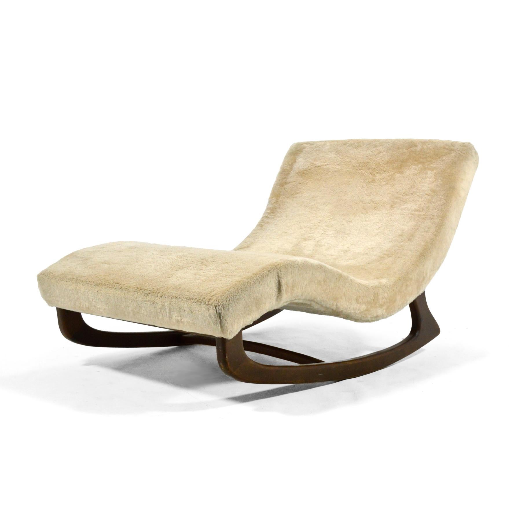 A striking and dynamic form that suggests motion, yet which is a deeply relaxing chaise lounge. The upholstered form alone is very satisfying, both in appearance and in depth and comfortable contour. Place it on the sculpted wood base which allows