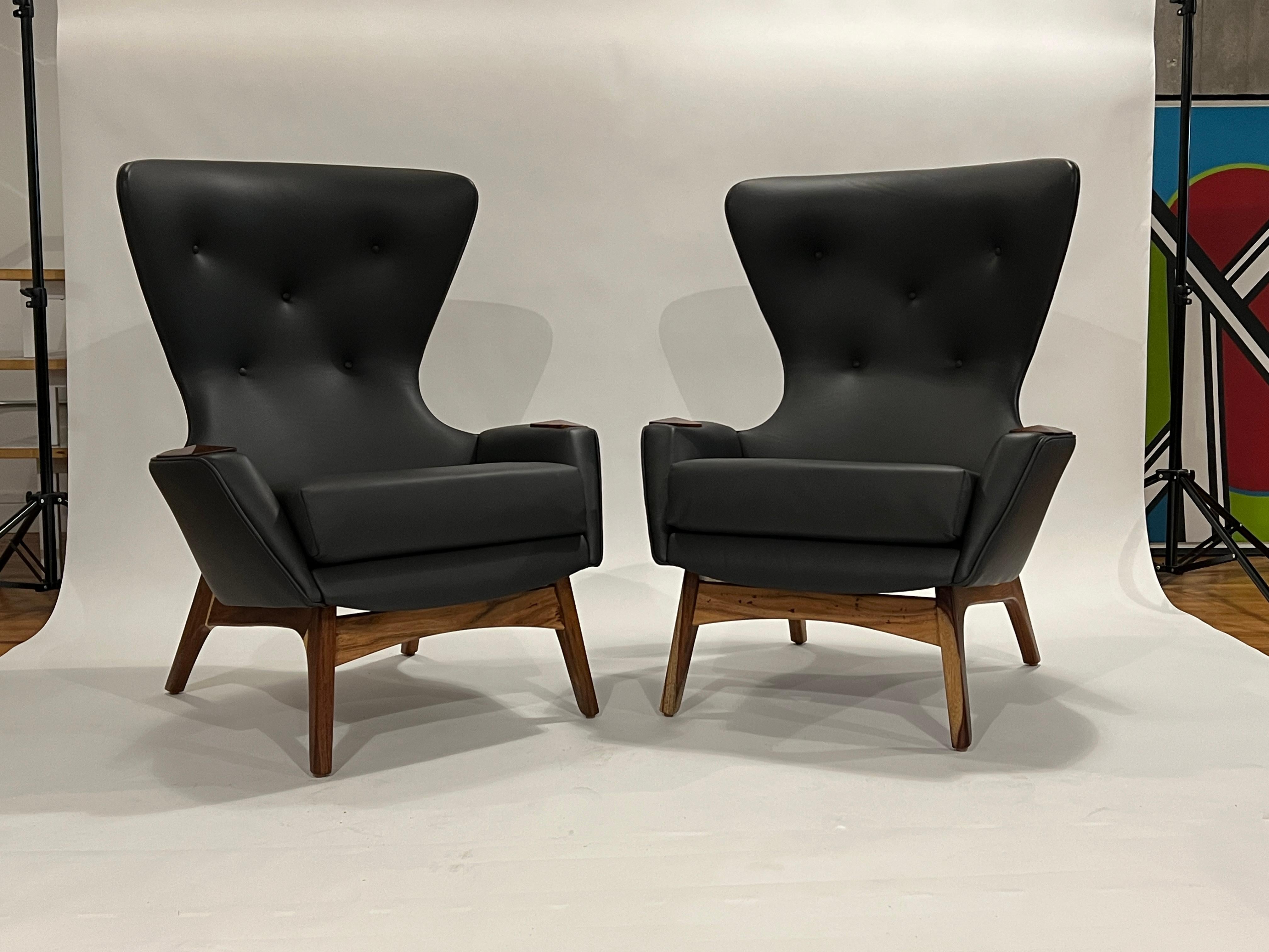 Adrian Pearsall Wing Chairs Model 2231-C, Pair In Excellent Condition For Sale In Chicago, IL