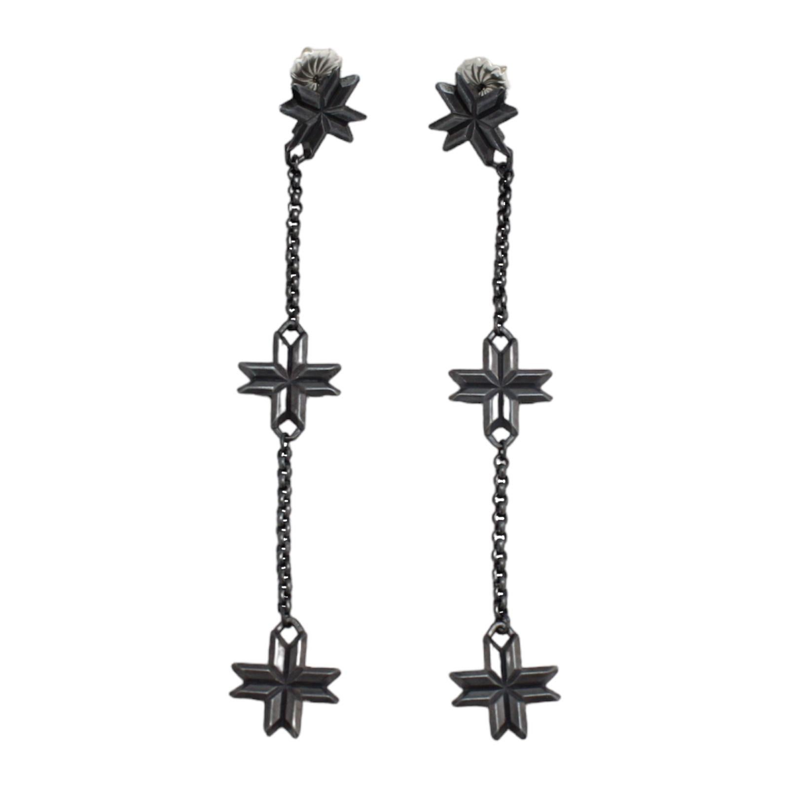 Petite Star Three Dangle – Sculpture von Adrian Standing Elk Pinnecoose 