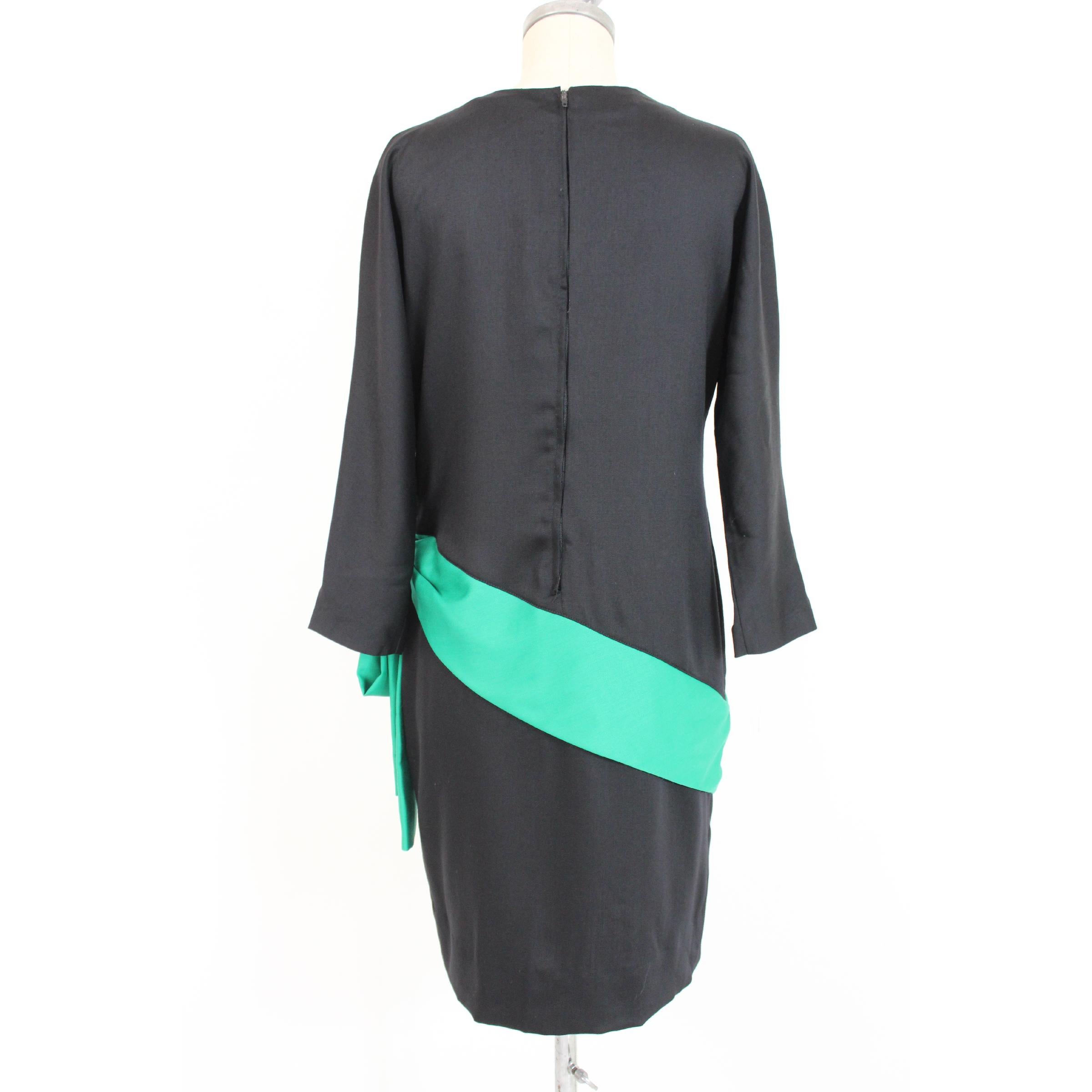 Adriana Kastern vintage 80s evening dress. 100% wool, black with a green waist bow, knee length, crew neck and 3/4 sleeves. Made in Italy. Excellent vintage condition. 

Size: 46 It 12 Us 14 Uk 

Shoulder: 46 cm 
Bust/Chest: 51 cm 
Sleeve: 45 cm