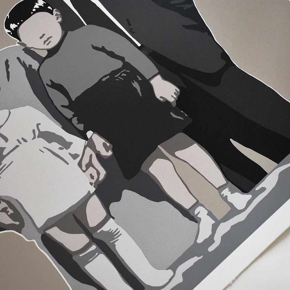 ADRIANA OLIVER – FAMILY. Limitierte Auflage. Hand signiert. Contemporary Pop Art (Beige), Figurative Print, von Adriana Oliver
