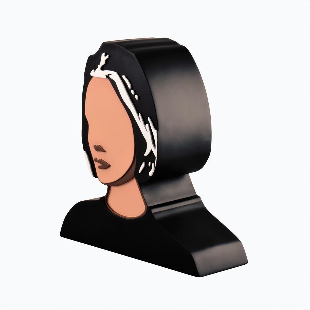 ADRIANA OLIVER - SECOND PORTRAIT. Sculpture Contemporary pop art - White Figurative Sculpture by Adriana Oliver