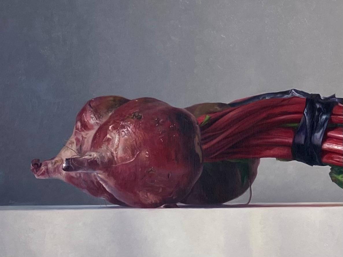Beet- Zeitgenössisches niederländisches Stillleben mit Gemüse aus dem 21. Jahrhundert (Grau), Still-Life Painting, von Adriana van Zoest