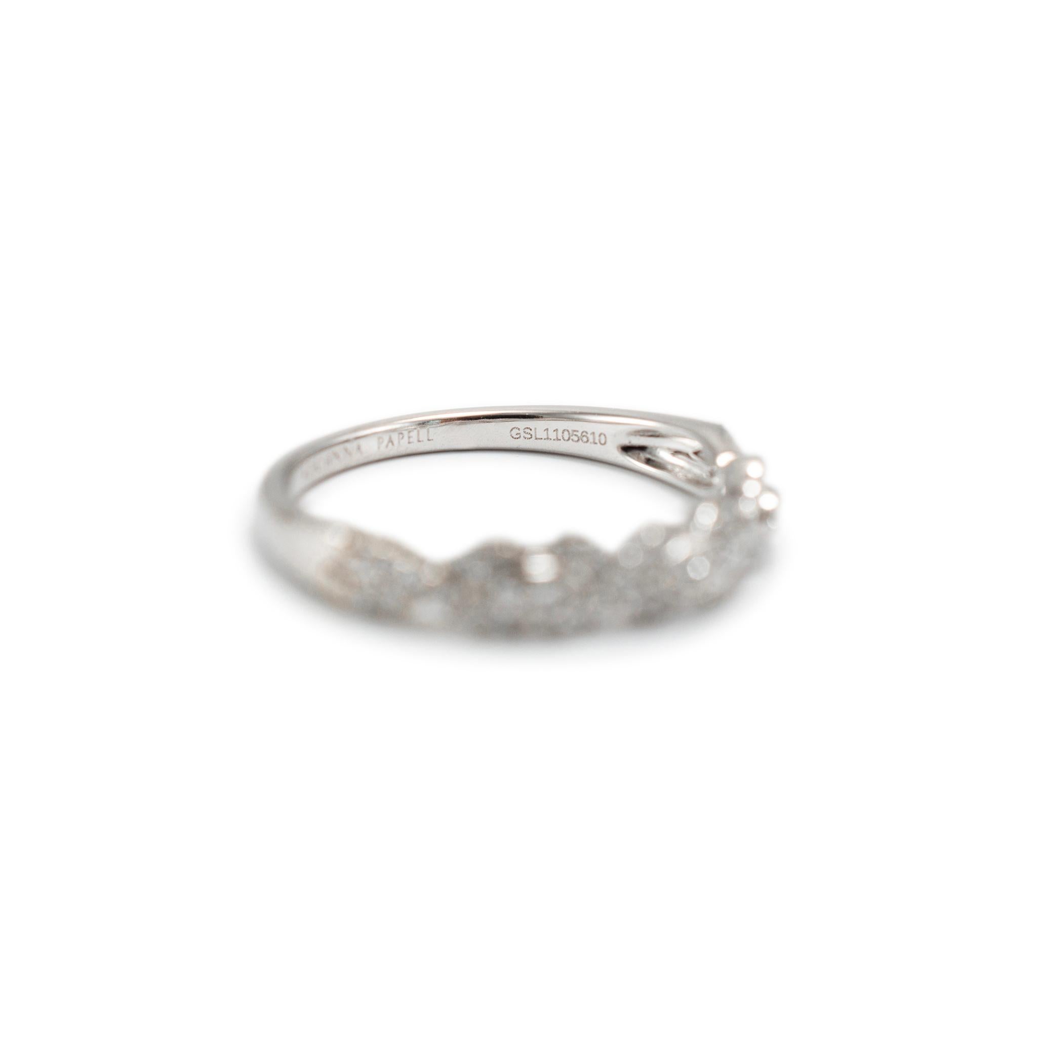 De las mujeres Adrianna Papell Alianza de boda de oro blanco de 14 quilates con diamantes pavé y diseño cruzado en X