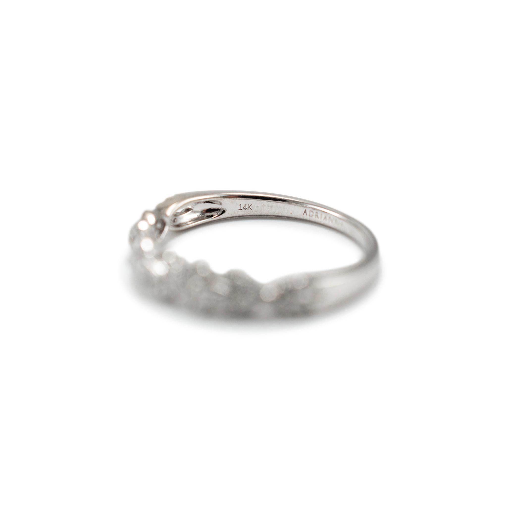 Adrianna Papell Alianza de boda de oro blanco de 14 quilates con diamantes pavé y diseño cruzado en X 1