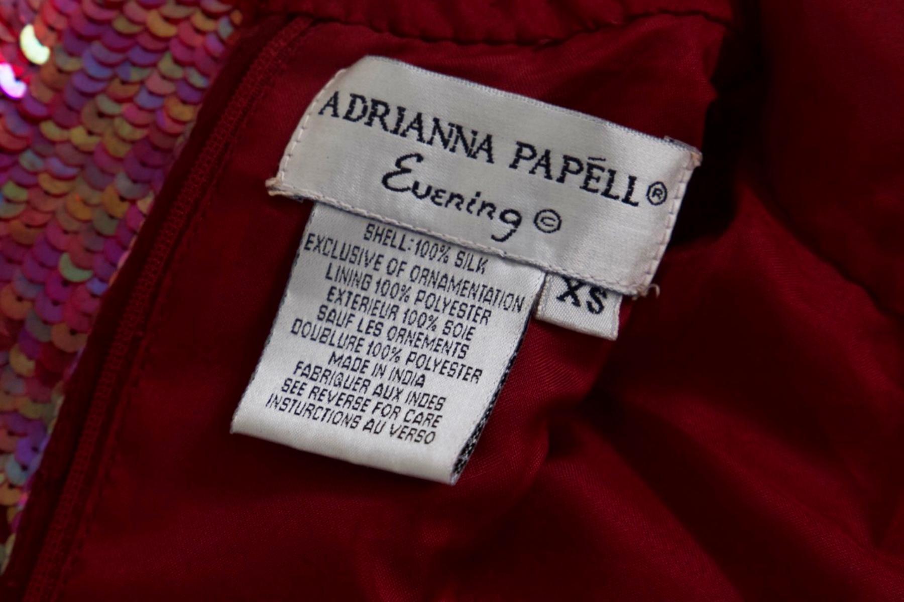Splendid vintage t-shirt designed by Adriana Papéll in the 1990s. ORIGINAL LABEL.
The T-shirt has a short cut, just above the navel, with short sleeves, totally handmade.
The inner lining is entirely red. The sleeves are short and the collar has a