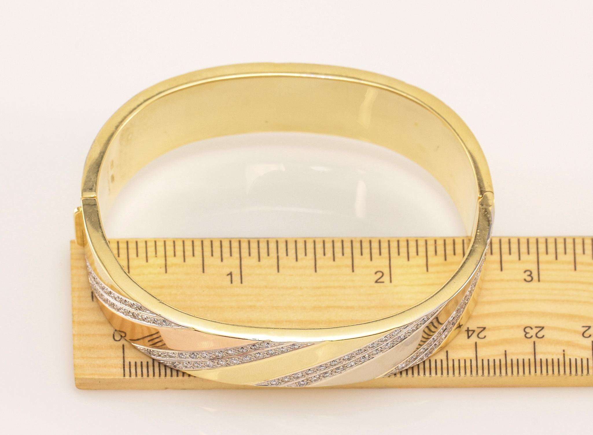Round Cut Adriano Chimento 2.20 Carat Diamond and Gold Bracelet For Sale