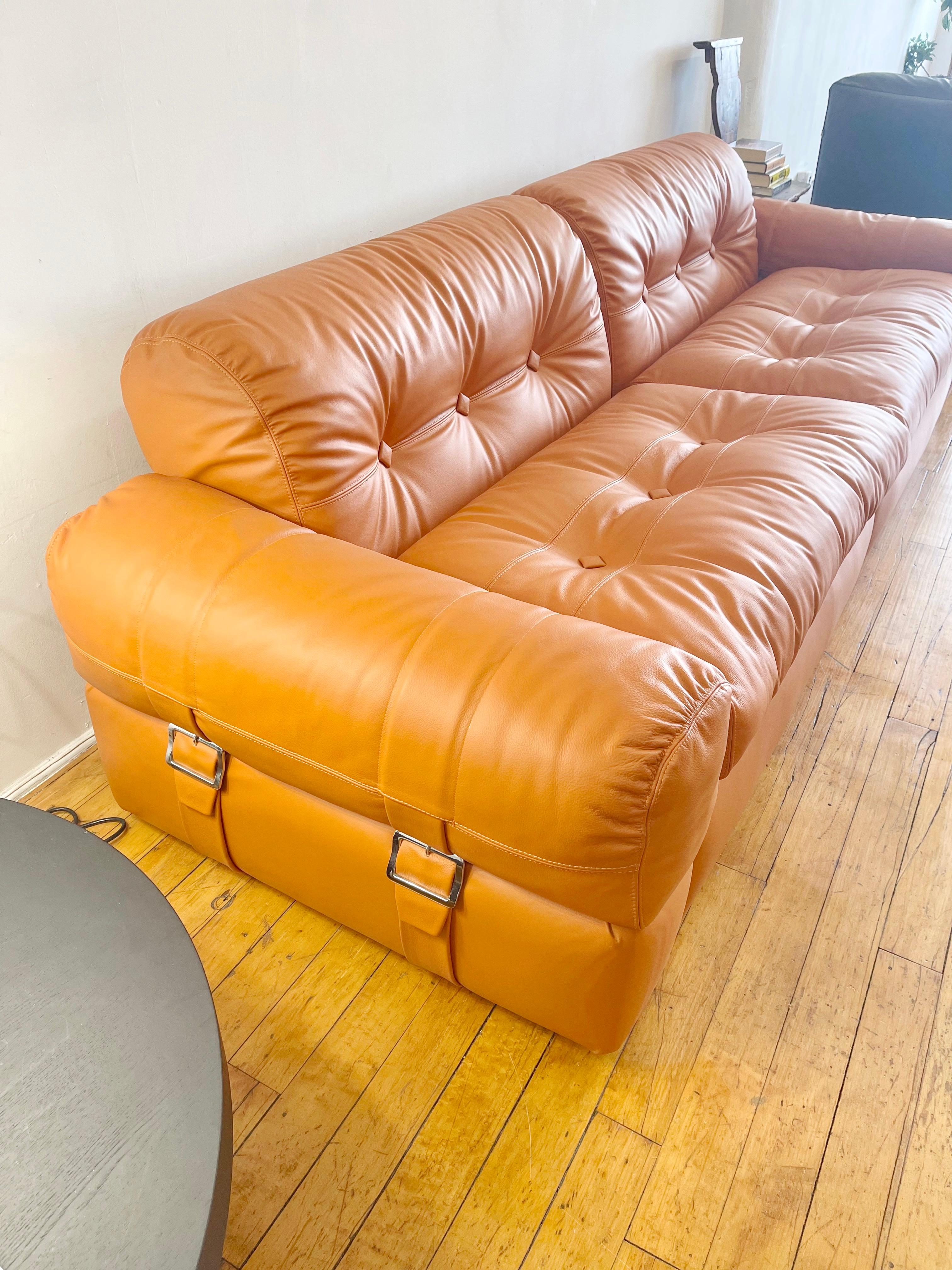 Adriano Piazzesi 1970s Sofa Newly Upholstered with Copper Brown Italian Leather For Sale 13