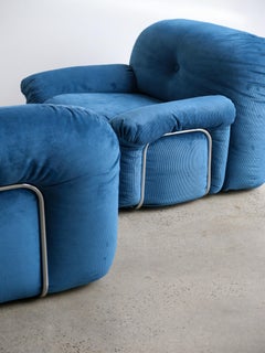Fauteuils Adriano Piazzesi en velours bleu marine et cadre chromé