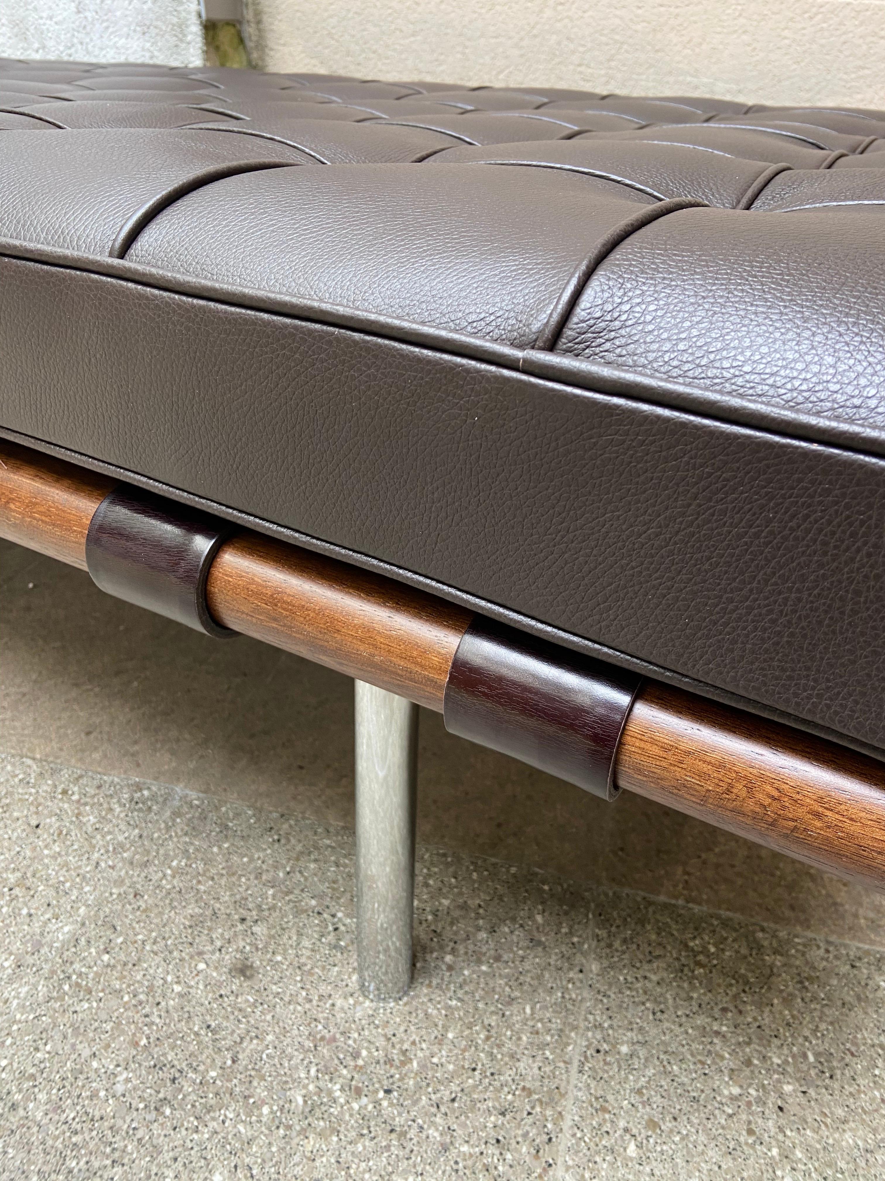 Mies van der Rohe - Barcelona daybed dark brown
Knoll edition,
circa 2017
Brown leather and ashwood
Dimensions: Height 65 cm, large 98, long 196 cm
In a perfect state
With certificate.