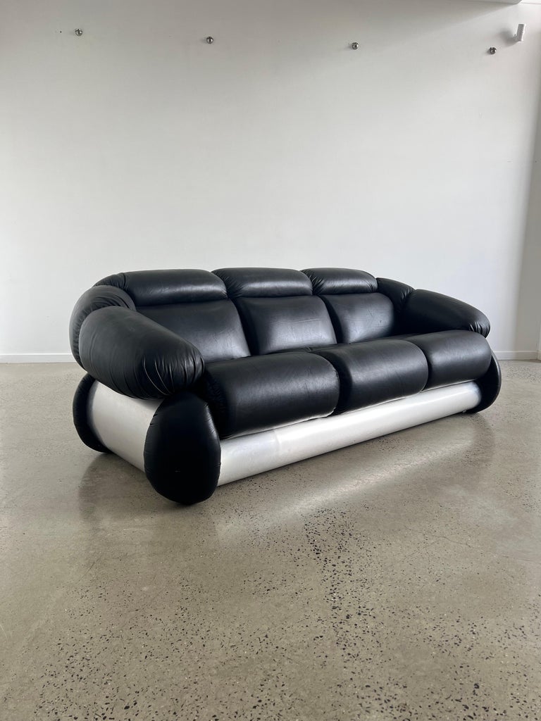 Adriano Piazzesi Black leather Sofa and Armchairs Set  In Good Condition For Sale In Byron Bay, NSW