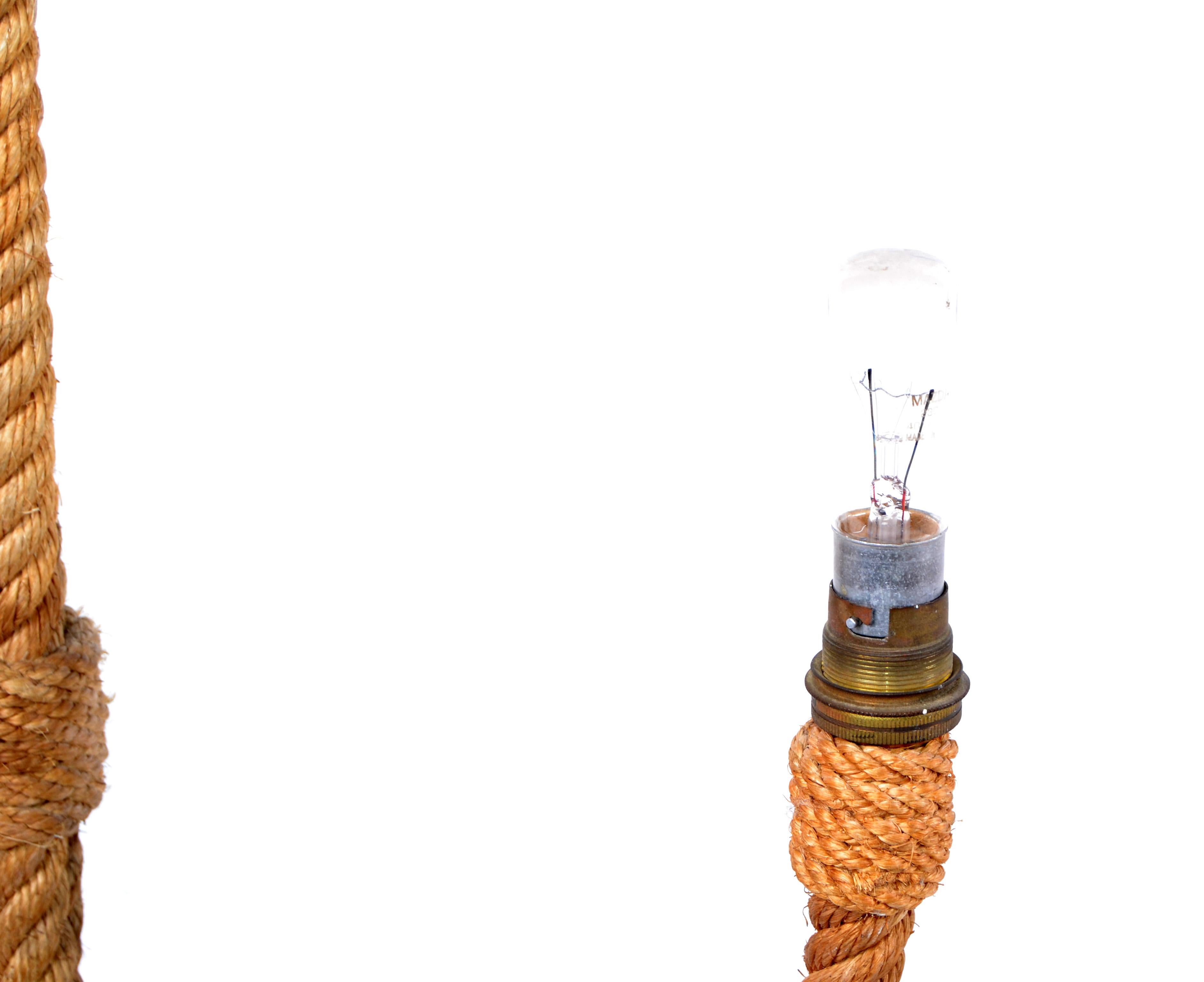 Metallo Lampadario francese a tre luci in corda nautica di Adrien Audoux e Frida Minet, 1960 in vendita