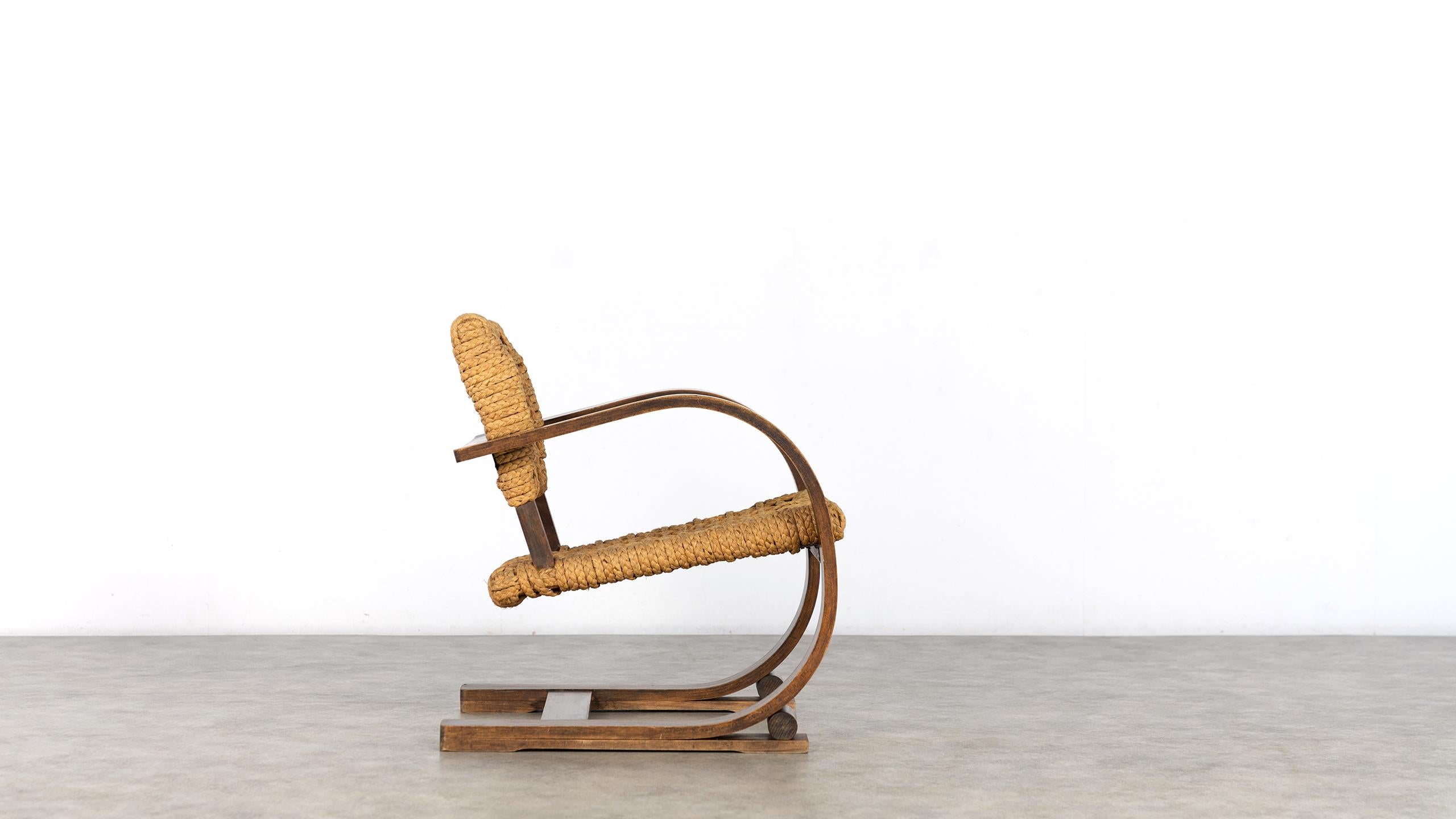 Very elegant easy chair from Paris designed by Adrien Audoux & Frida Minet.

Very nice condition. A real classic of French modernism.

Adrien Audoux and Frida Minet for Vibo, France. A French couple of modernist designers that has been very