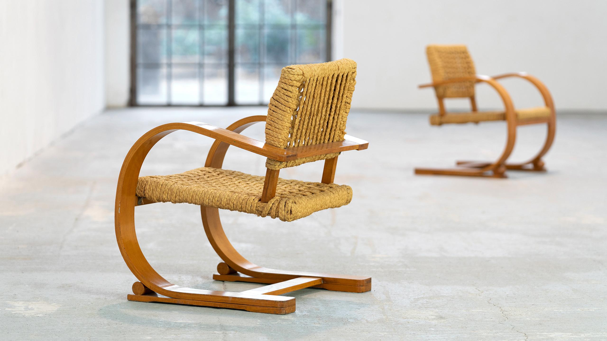 Very elegant easy chair from Paris designed by Adrien Audoux & Frida Minet.
(This offer is valid for one chair, the other one is already sold)

Very nice condition. A real classic of French modernism.

Adrien Audoux and Frida Minet for Vibo,