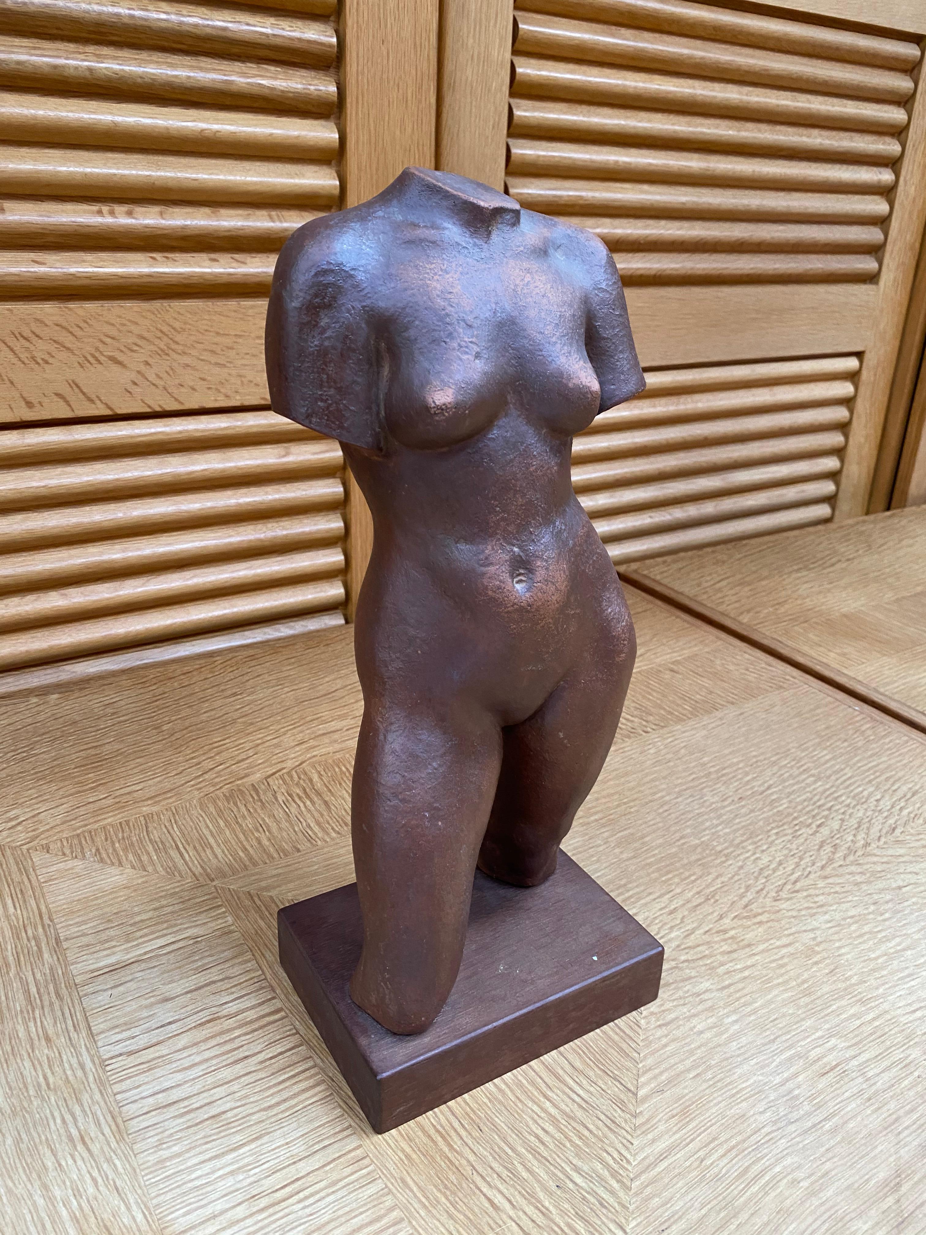 Metà XX secolo Scultura africanista in terracotta di Adrien Dupagne '1889-1980', 1940-1950 ca. in vendita