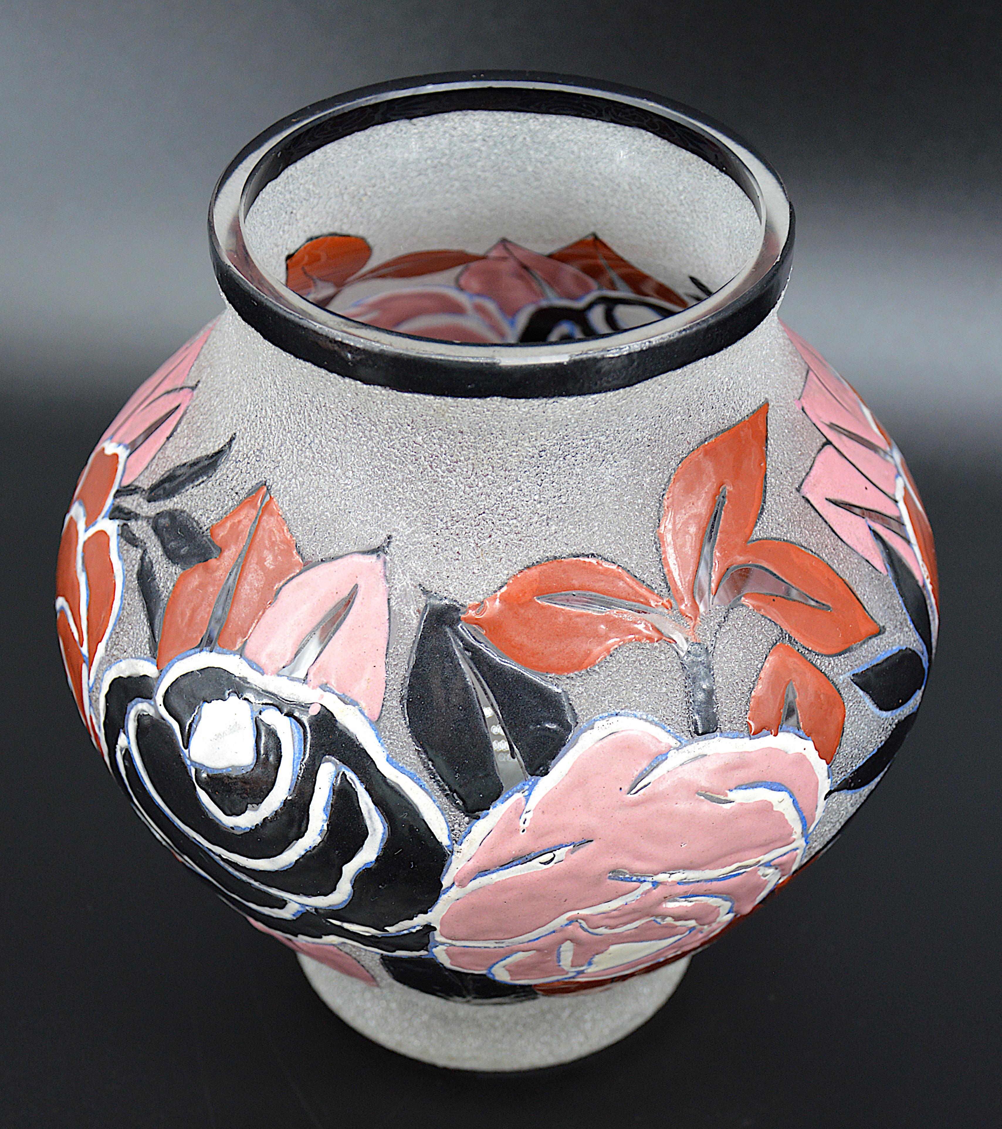 Verre d'art Vase à fleurs émaillé Art déco français Adrien Mazoyer, années 1920 en vente