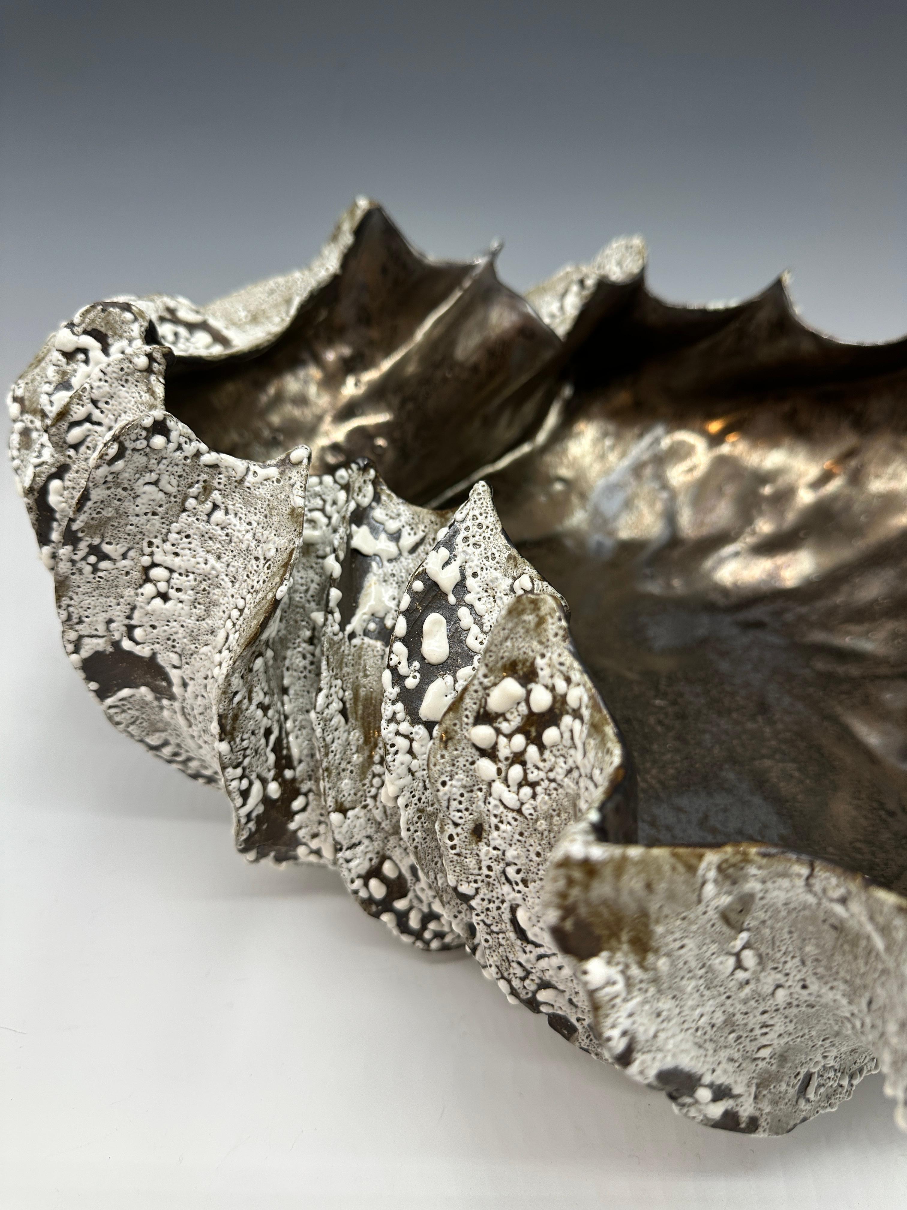 Organische geriffelte Keramikschale Skulptur im Angebot 3