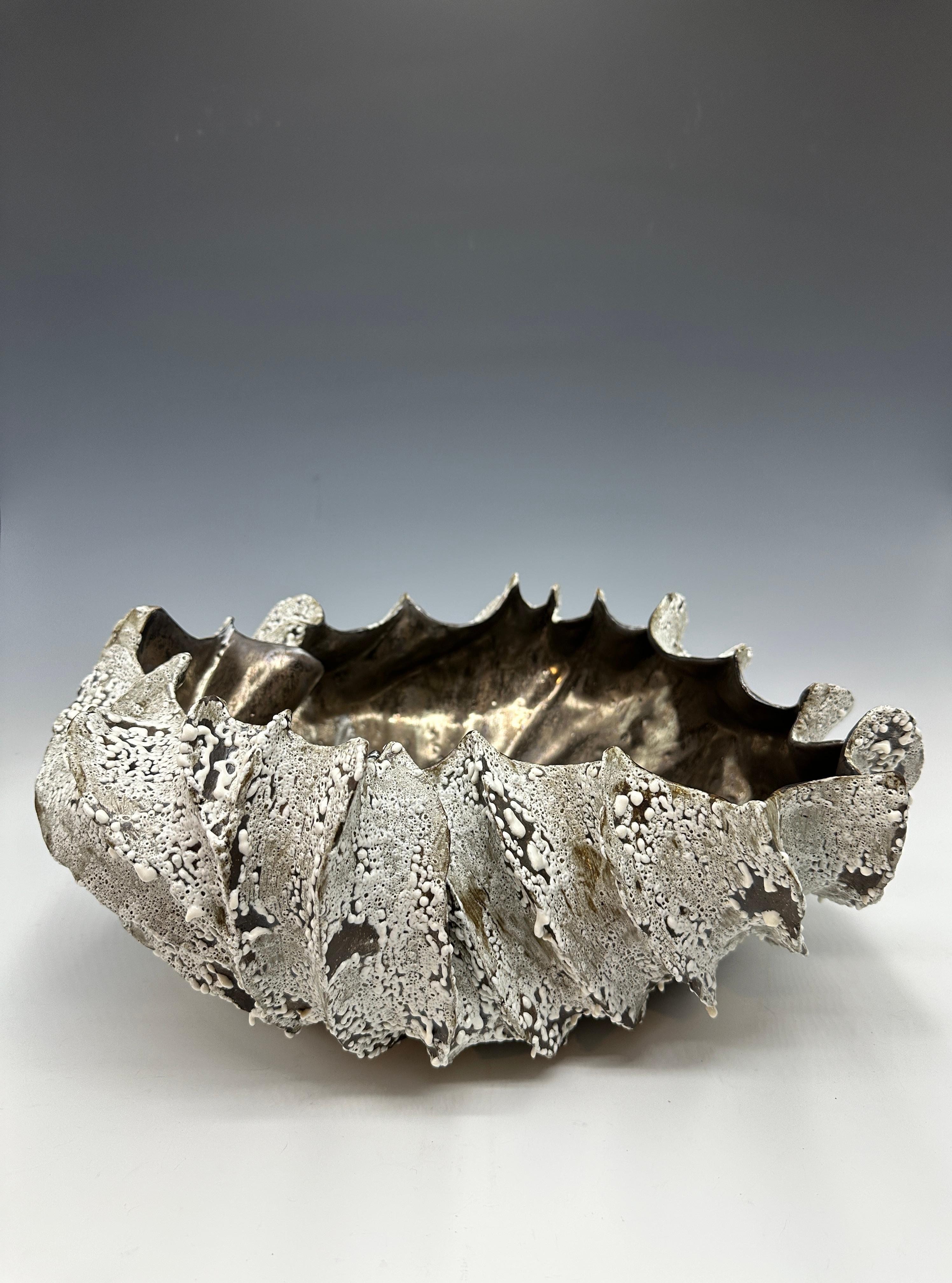 Scultura organica di ciotola in ceramica scanalata