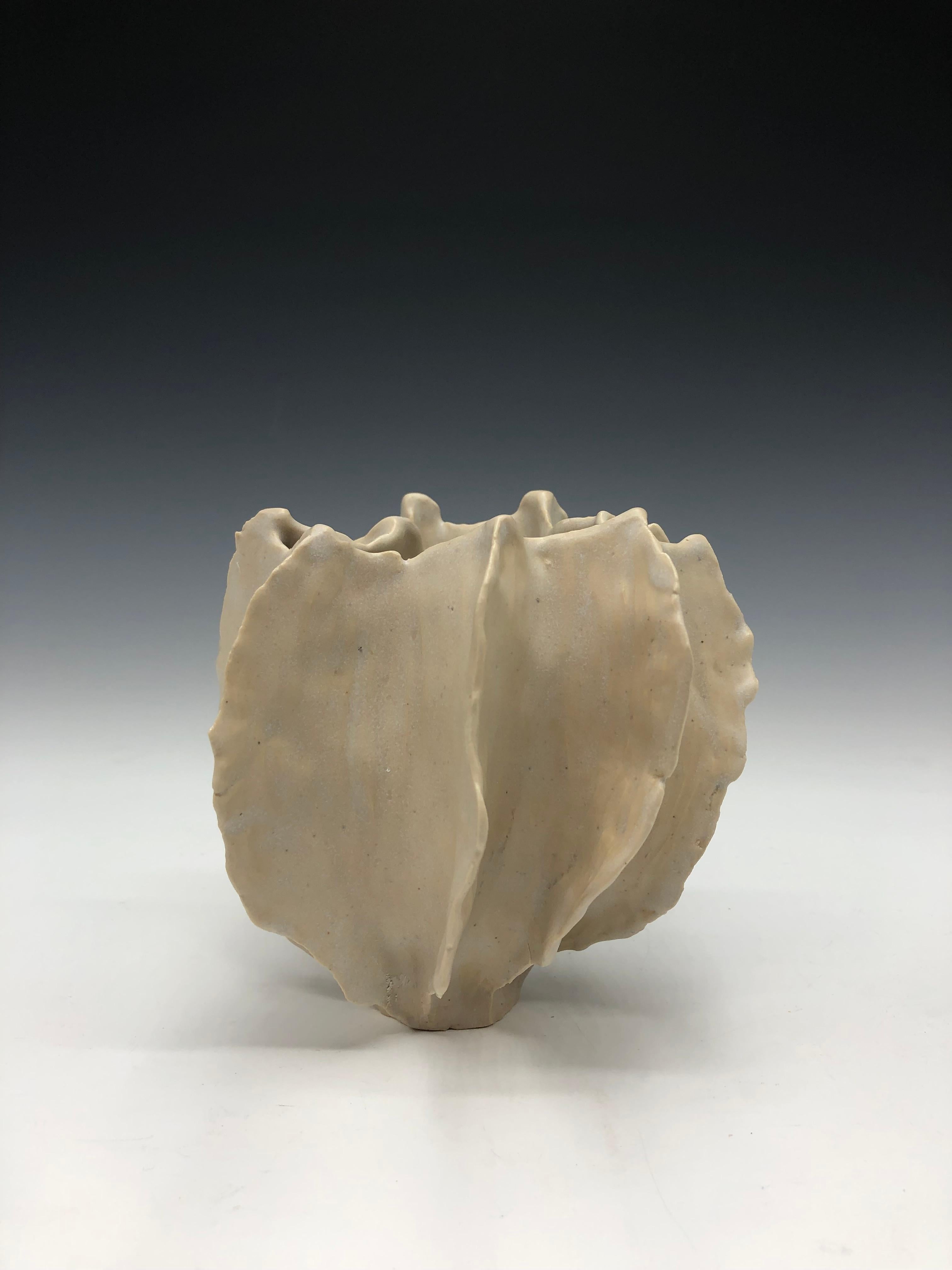 Scultura in ceramica a forma di baccello in piedi Whiting in vendita 1