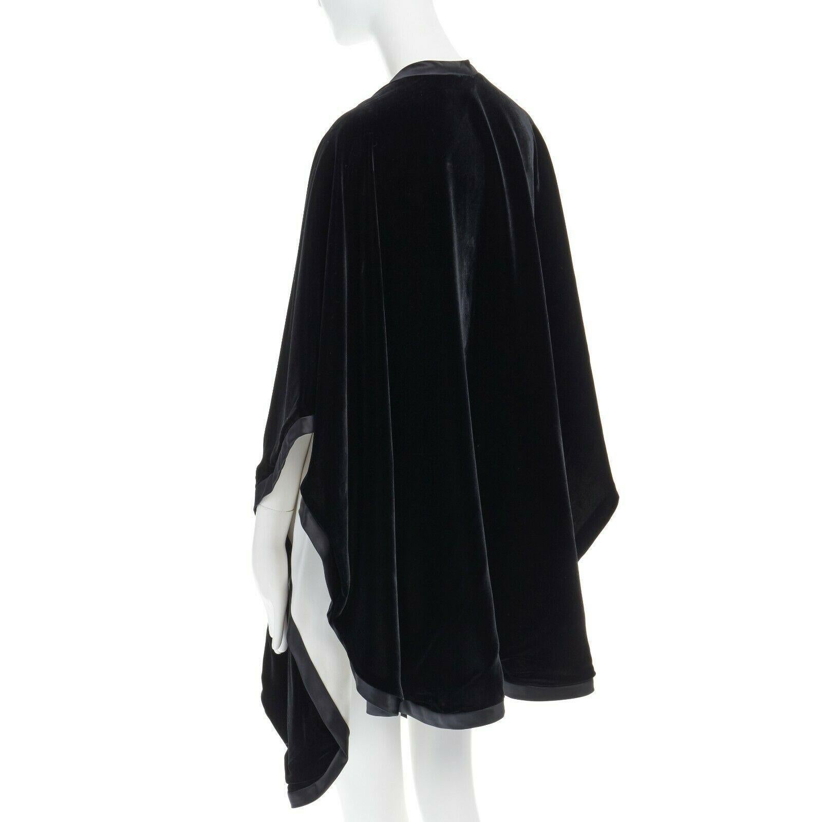 ADRIENNE LANDAU black velvet white silk lined cape poncho shawl jacket In Excellent Condition In Hong Kong, NT