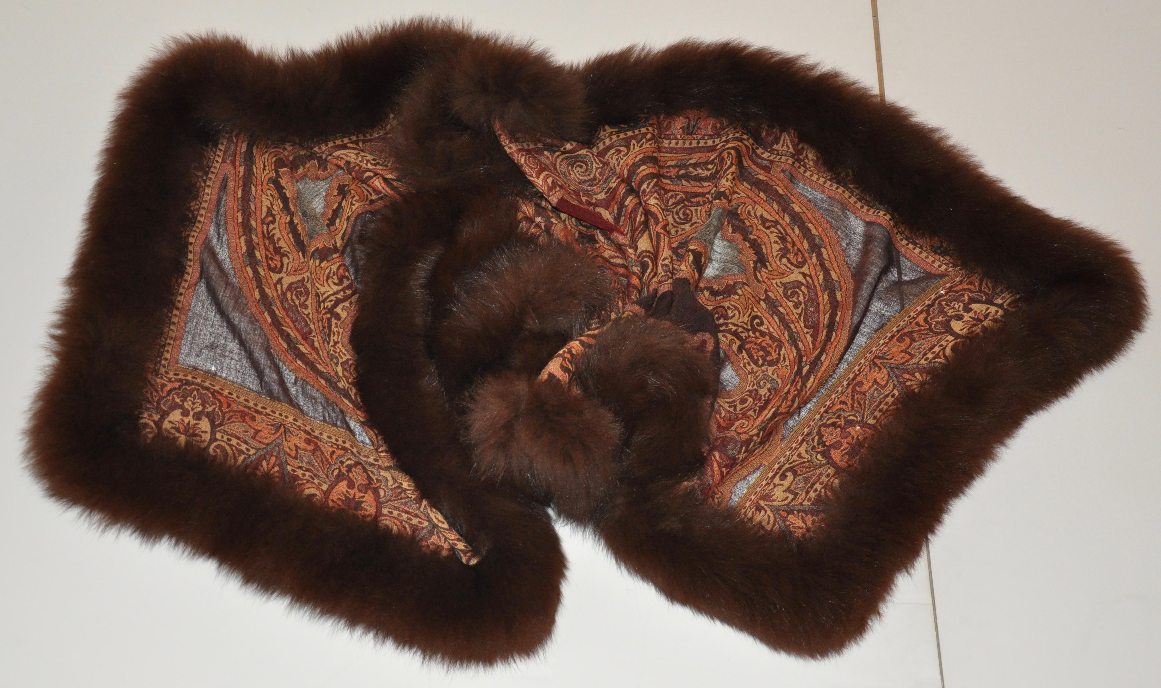 Adrienne Landau Luxuriöser, leichter Wandteppich aus Wolle mit braunem Fuchsbesatz im Angebot 10