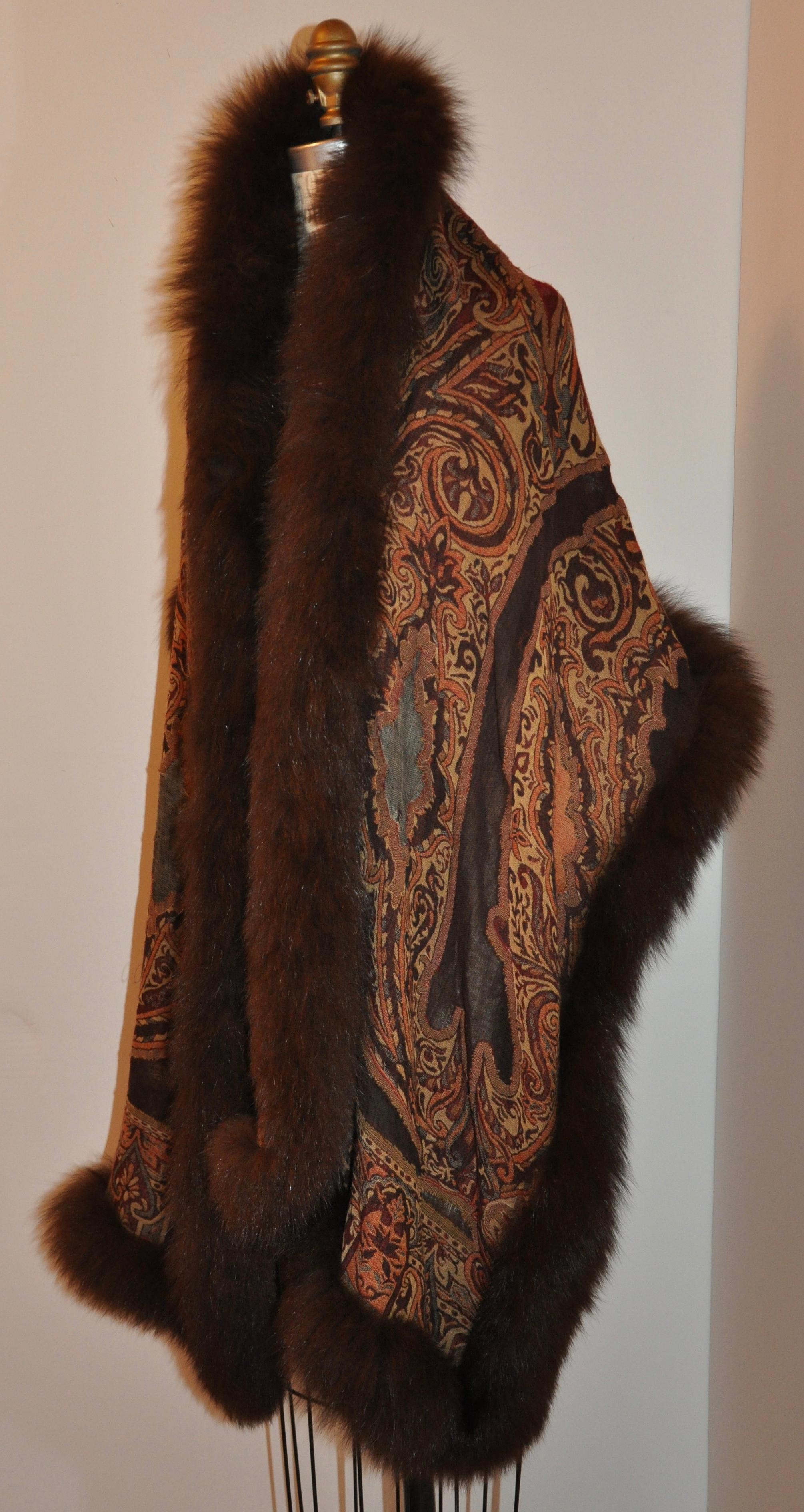 Adrienne Landau Luxuriöser, leichter Wandteppich aus Wolle mit braunem Fuchsbesatz im Angebot 12