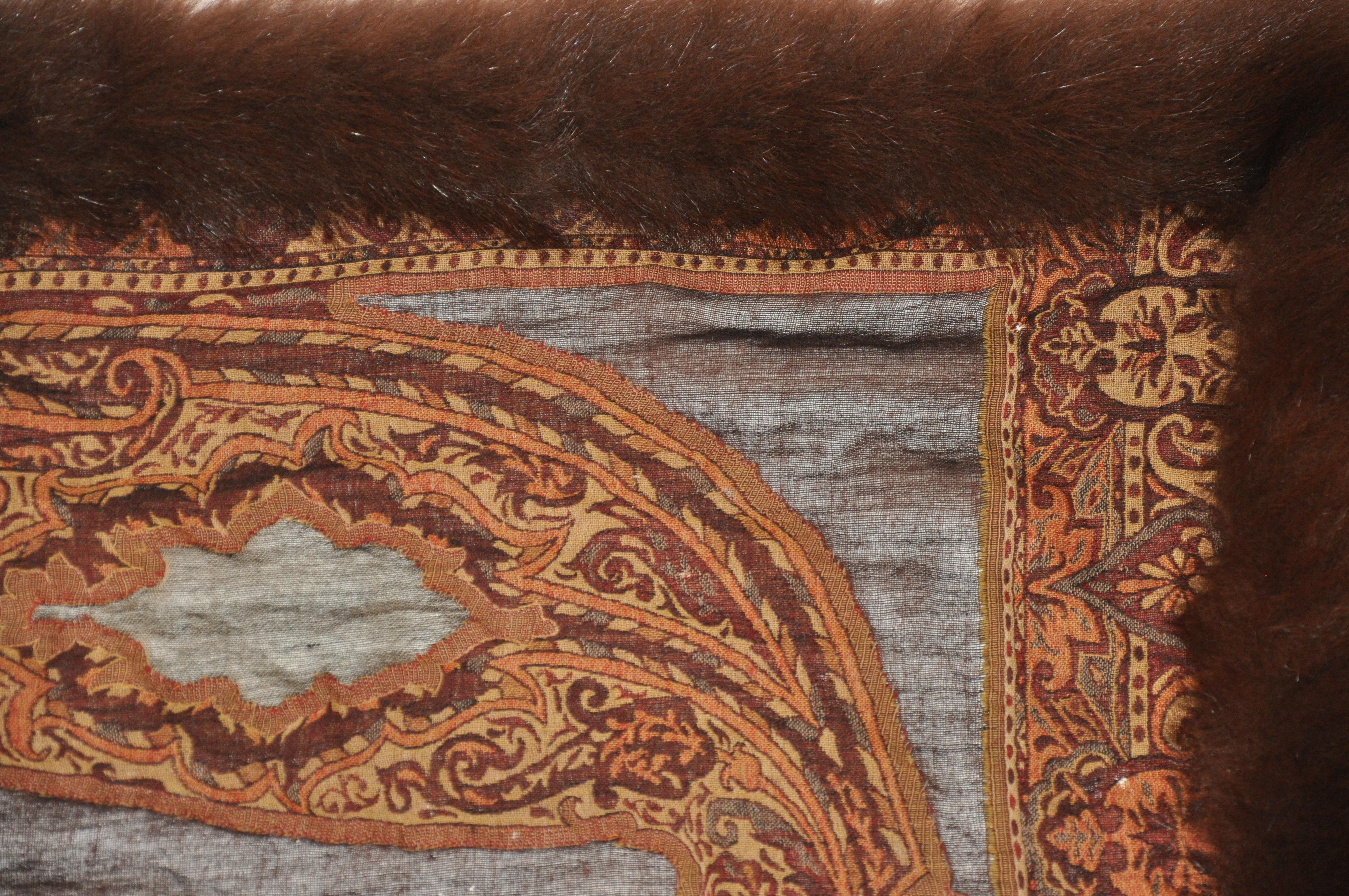 Adrienne Landau Luxurious Lightweight Wool Tapestry with Brown Fox Trim Shawl In Good Condition For Sale In New York, NY